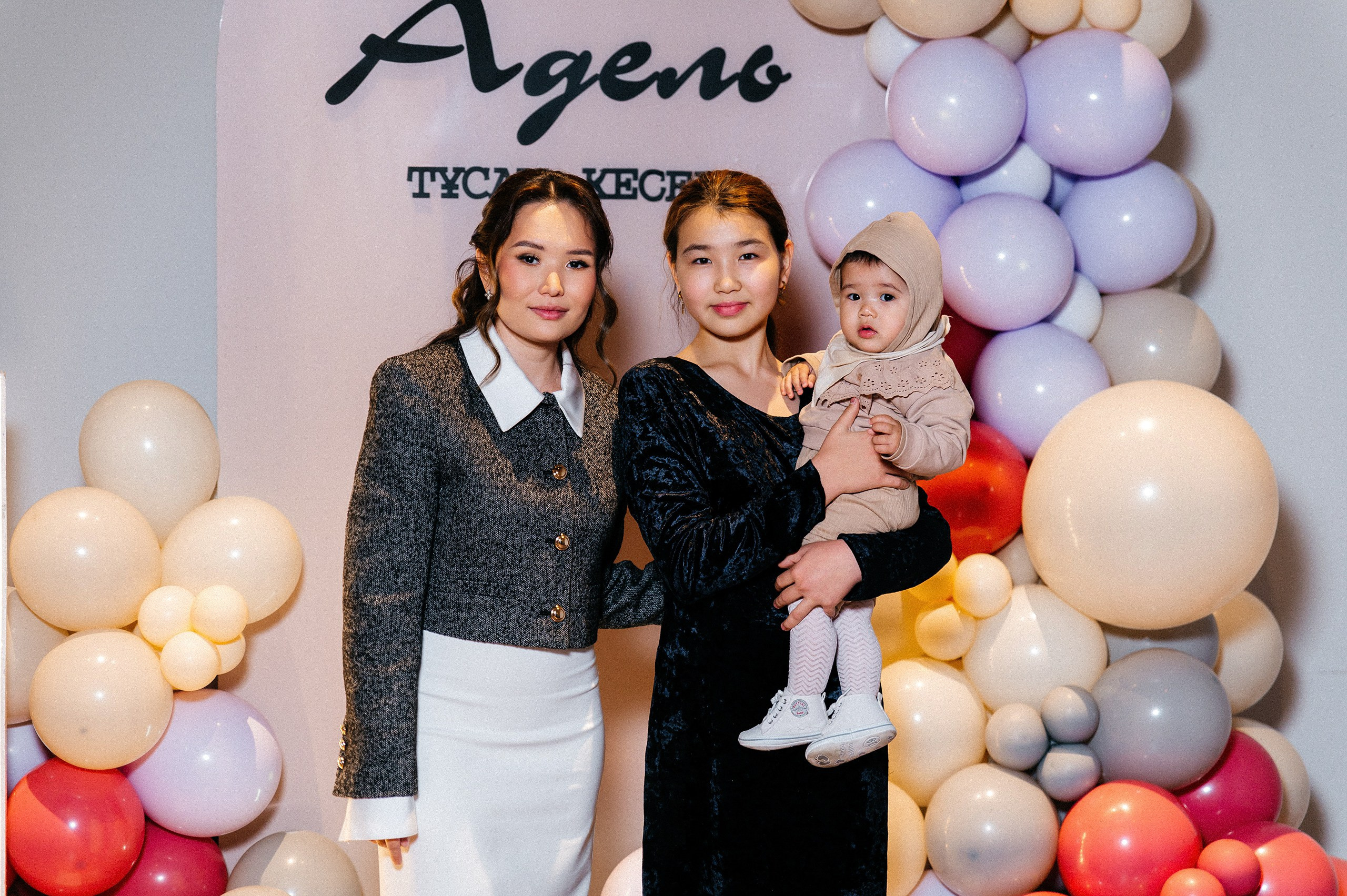 Адель, 1 год. Фотограф в Алматы — Алексей Коньков | Репортаж, свадьбы, портреты