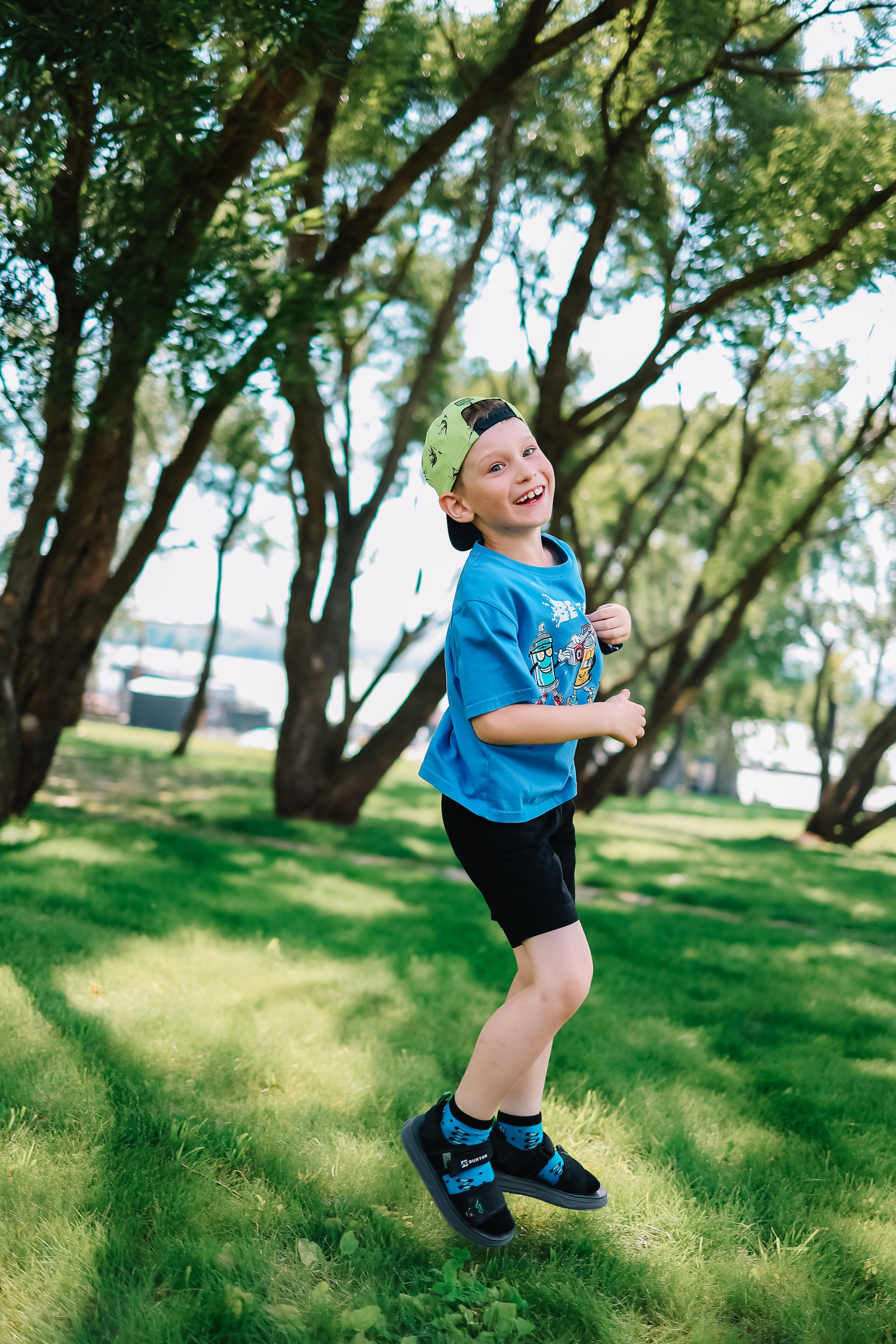 алёна малахова фотограф новосибирск семейный детский домашняя фотосессия в новосибирске день рождения репортажная съёмка фотосессия с лошадьми на конюшне деревня алтай  на природе фотосессия в детском саду мама и сын