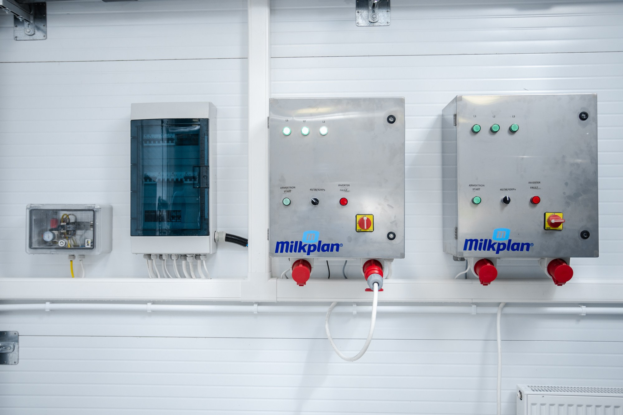 Оборудование хранения молока. Репортажный, промышленный и маркетплейс-фотограф Дмитрий Чернат