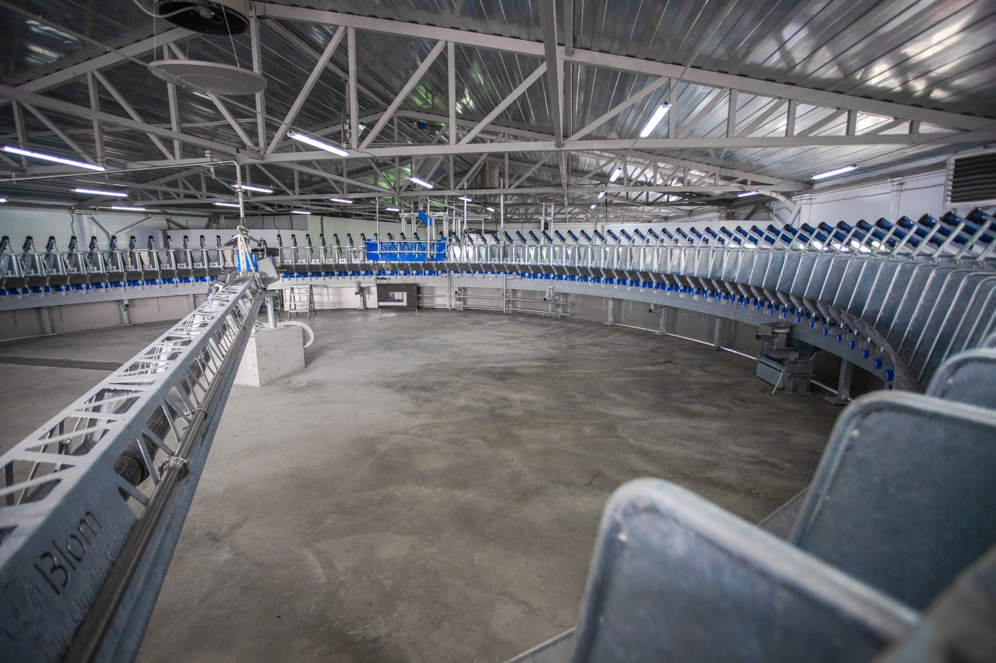 Открытие карусели для дойки скота. Репортажный, промышленный и маркетплейс-фотограф Дмитрий Чернат