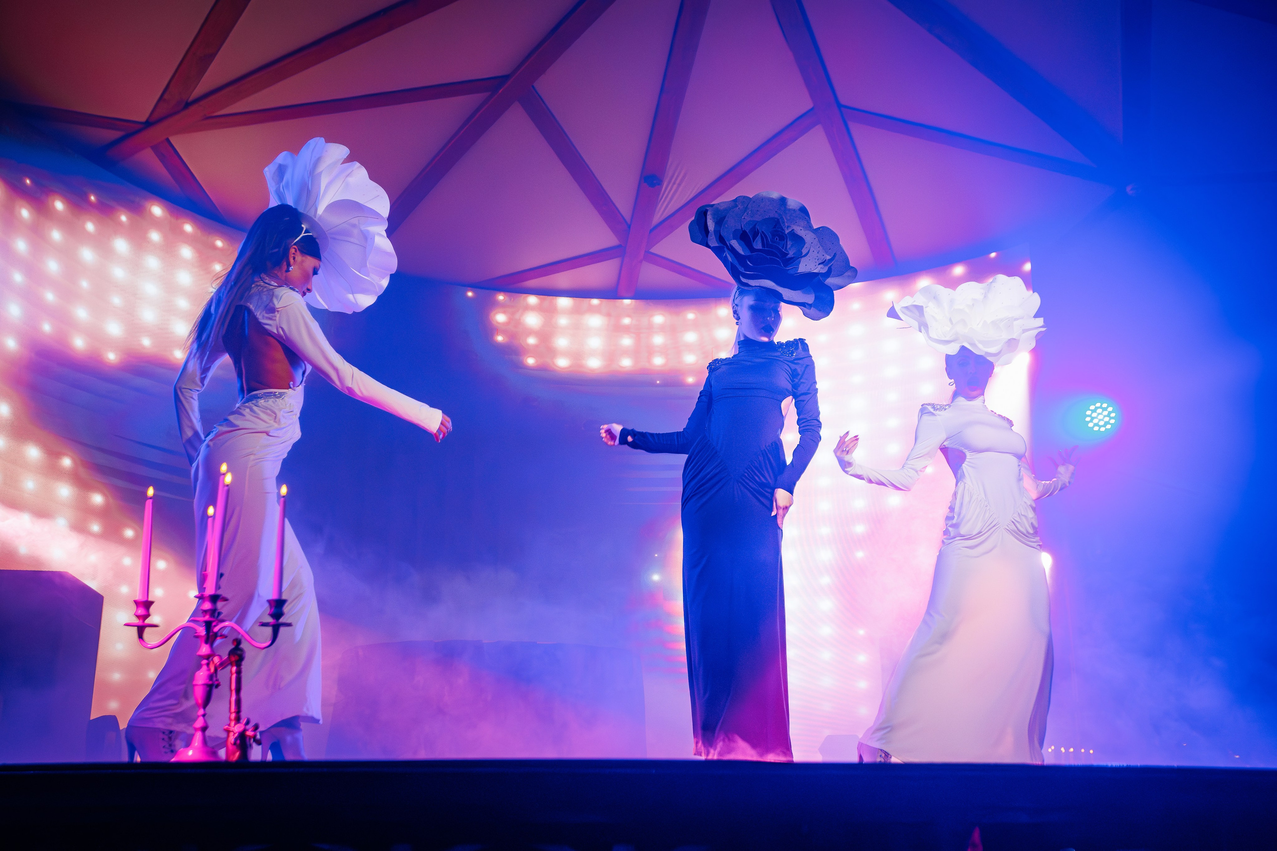 Новогодняя шоу-программа «MAGIC TIME» в PTIZZA BAR_Ялта_31.12.2025. Аминов Руслан | Фотограф