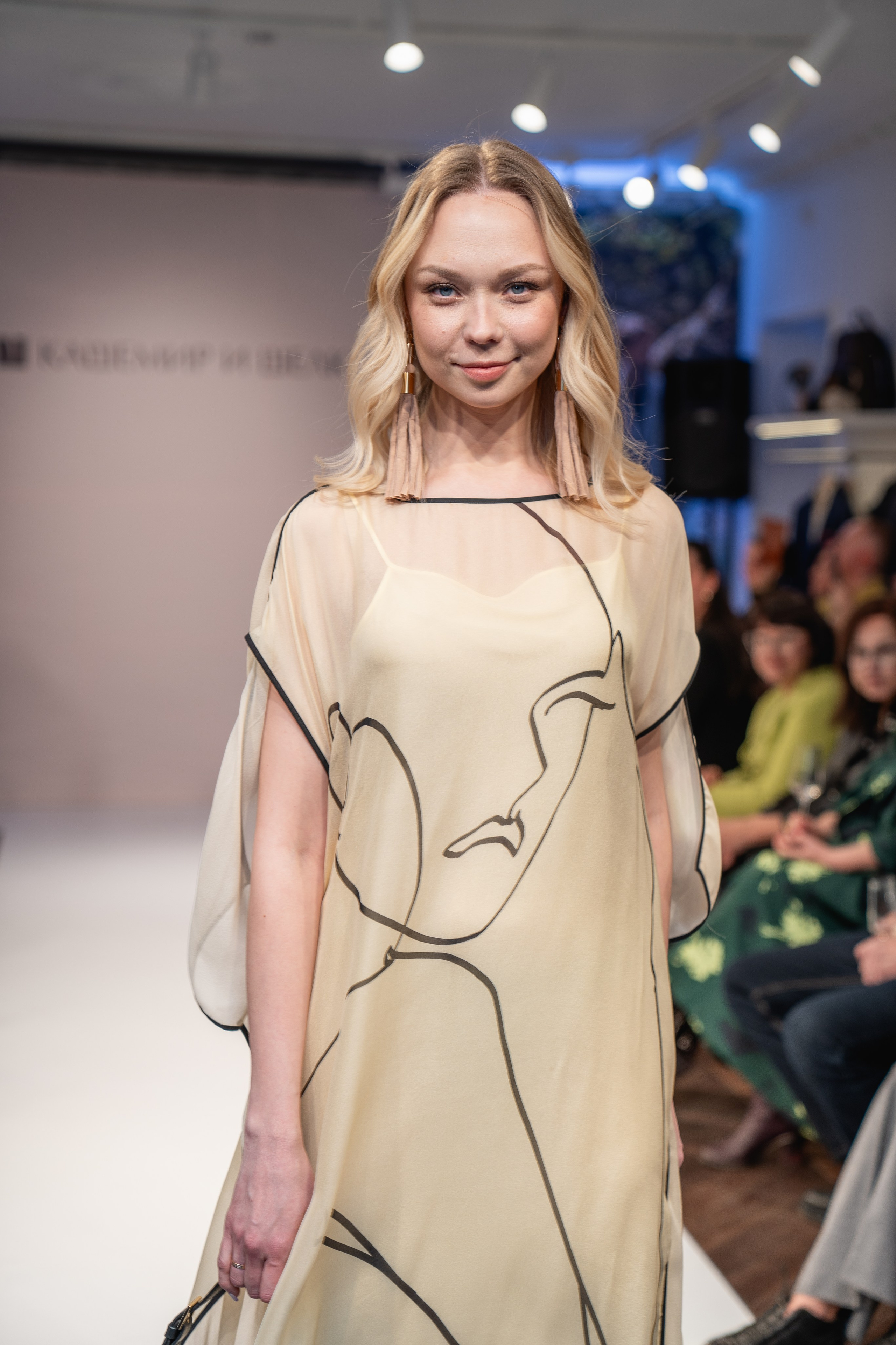 Модельный показ. Занимаюсь профессиональной фотографией и живу рядом с Байкалом. Работаю в разных жанрах