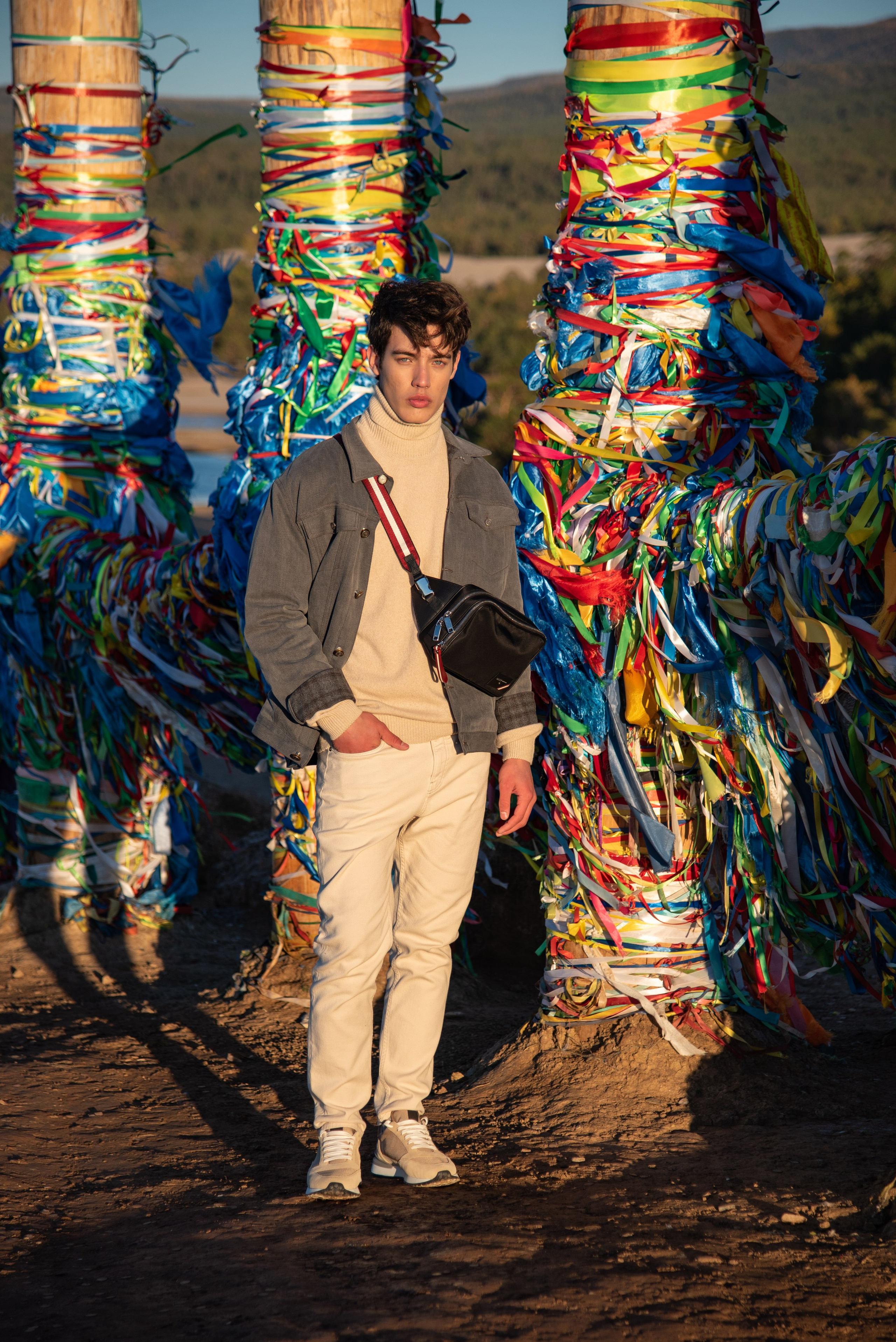 Съёмка одежды на Ольхоне. Занимаюсь профессиональной фотографией и живу рядом с Байкалом. Работаю в разных жанрах