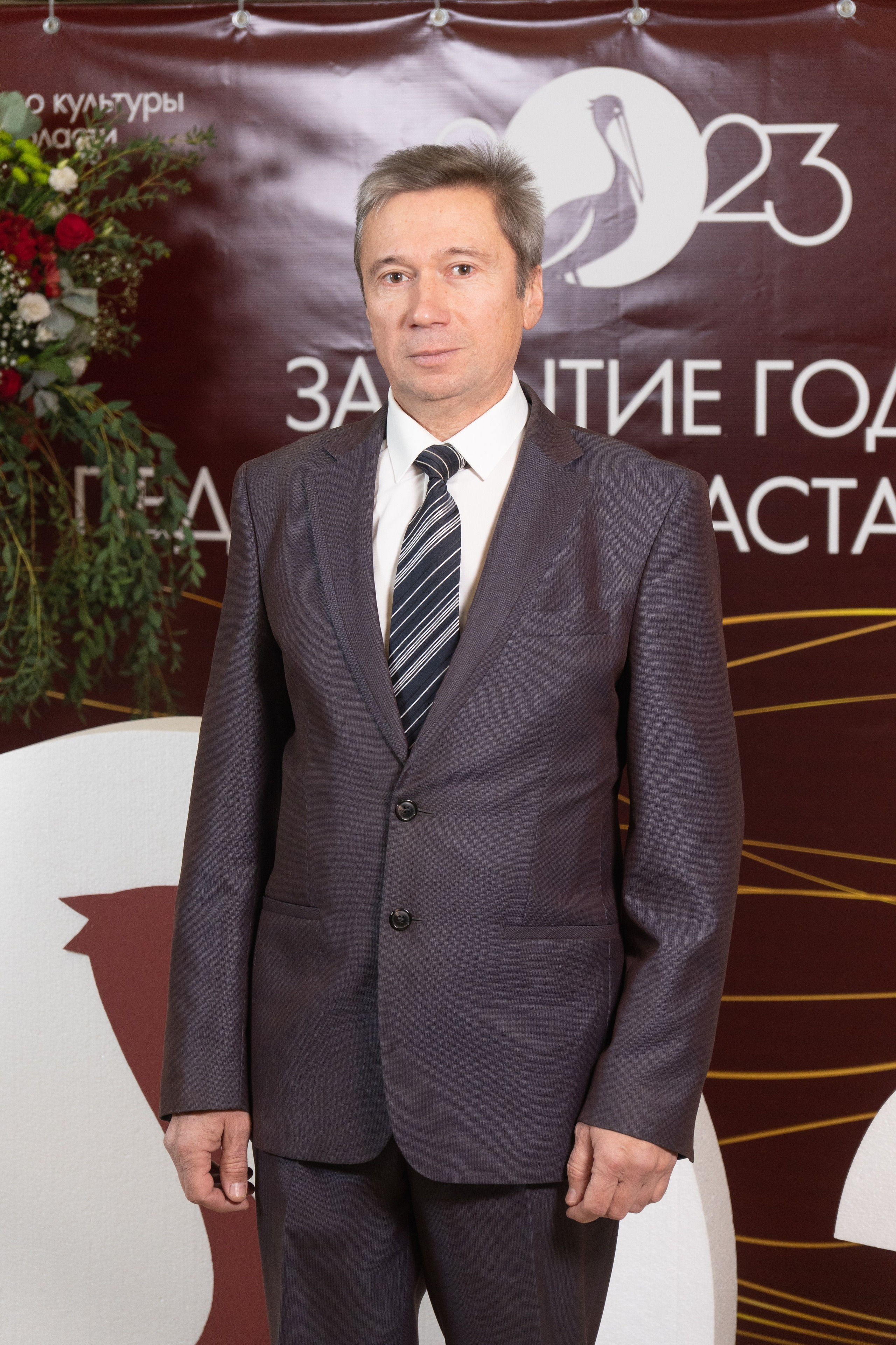 Музыкальный театр. Занимаюсь профессиональной фотографией и живу рядом с Байкалом. Работаю в разных жанрах