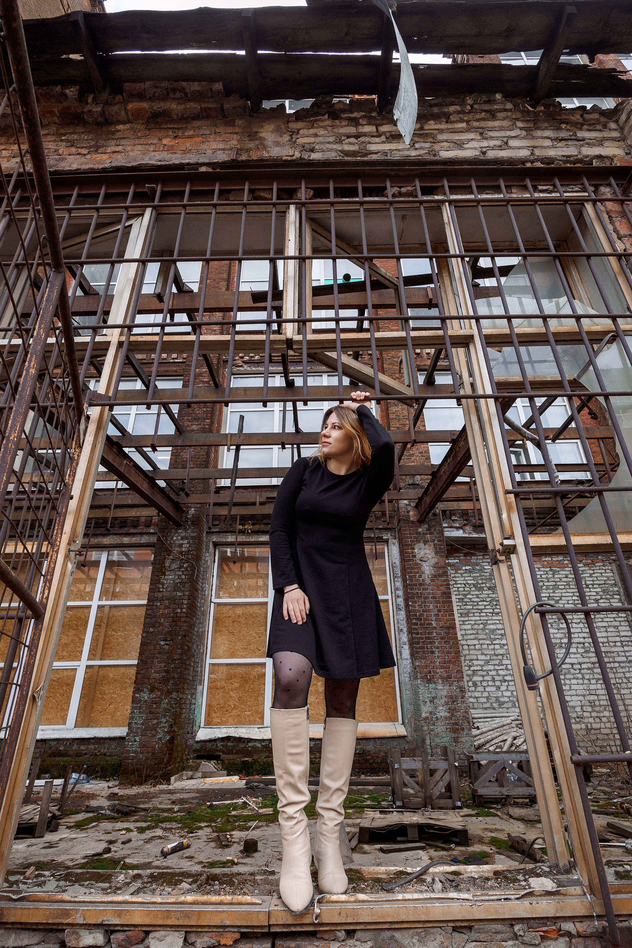 Настя на территории завода «Зингер». Александр Антонов. Профессиональный свадебный, репортажный фотограф в Москве, Подольске. Фото+Видео на любой праздник