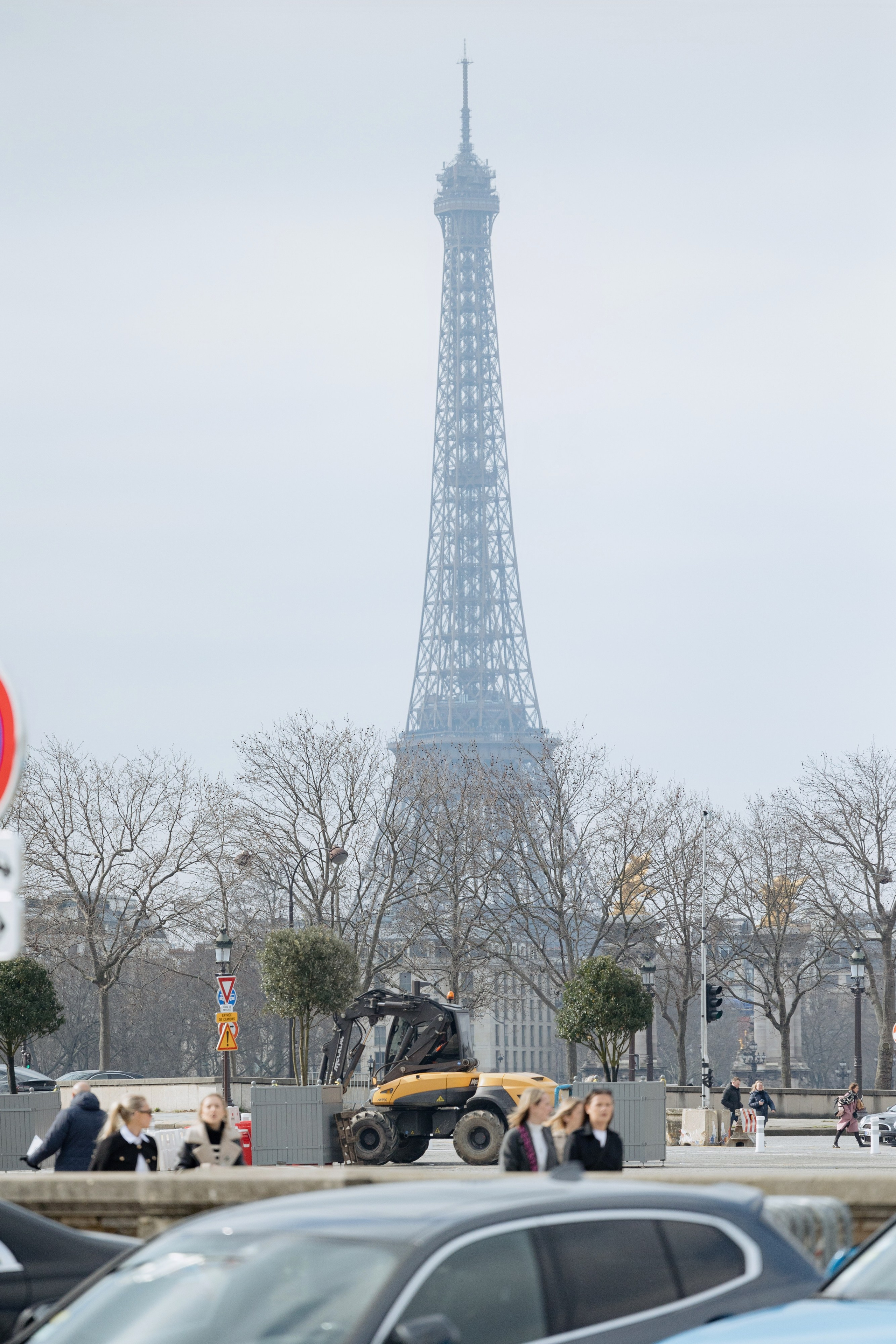 DIOR PFW WOMENSWEAR FALL-WINTER 24/25. Photographer in Milan Ivan Goncharov