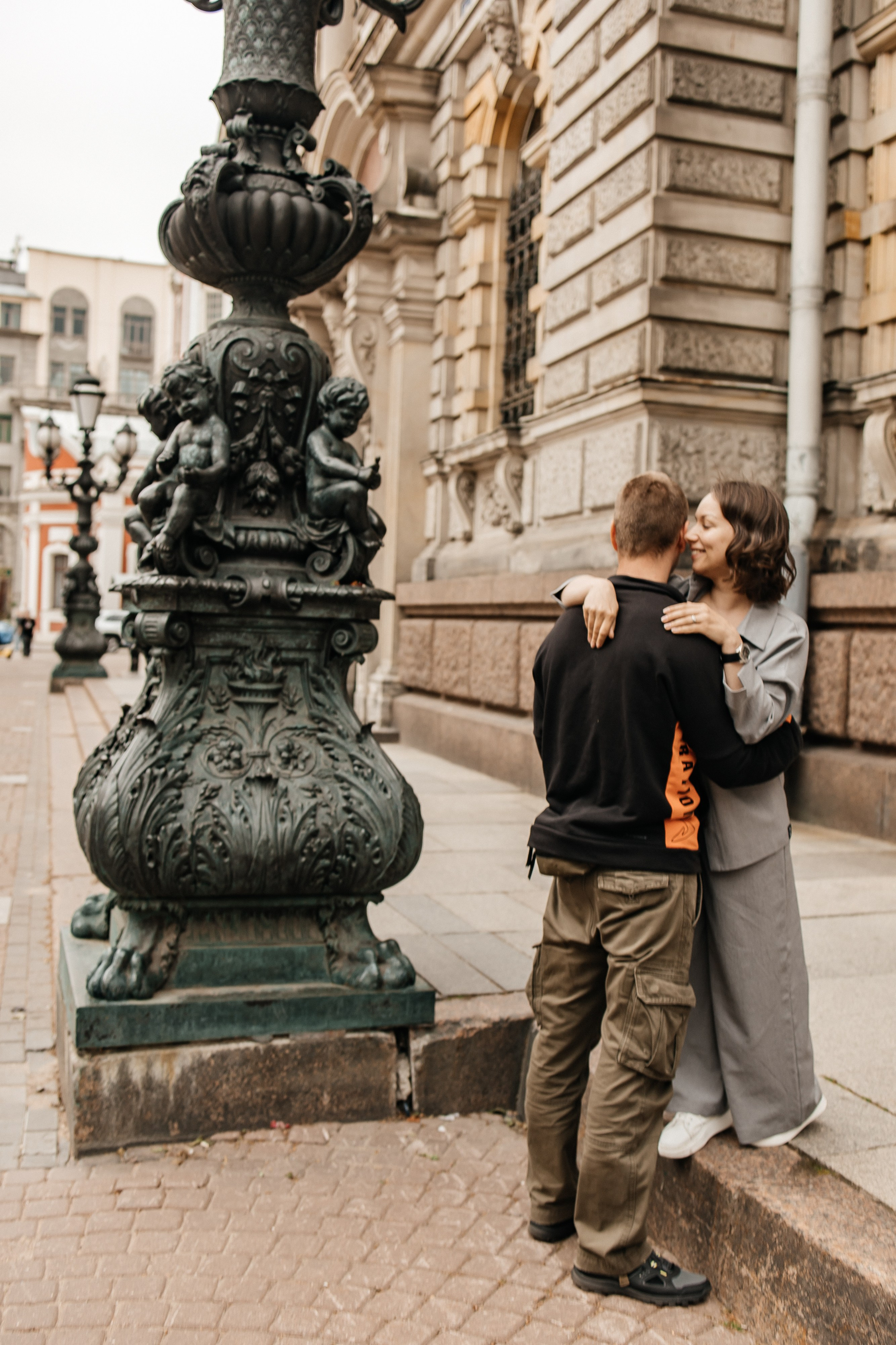 Ирина и Алексей у Академии Штиглица. Фотограф в Санкт-Петербурге Аня Григорьева ♡