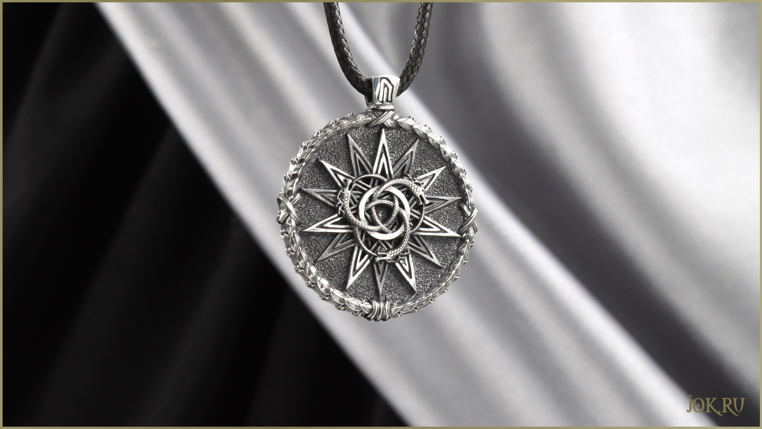 Медальон красивая подвеска изготовлена на заказ в Мастерской  Joker-studio. Производство амулетов по эскизам.