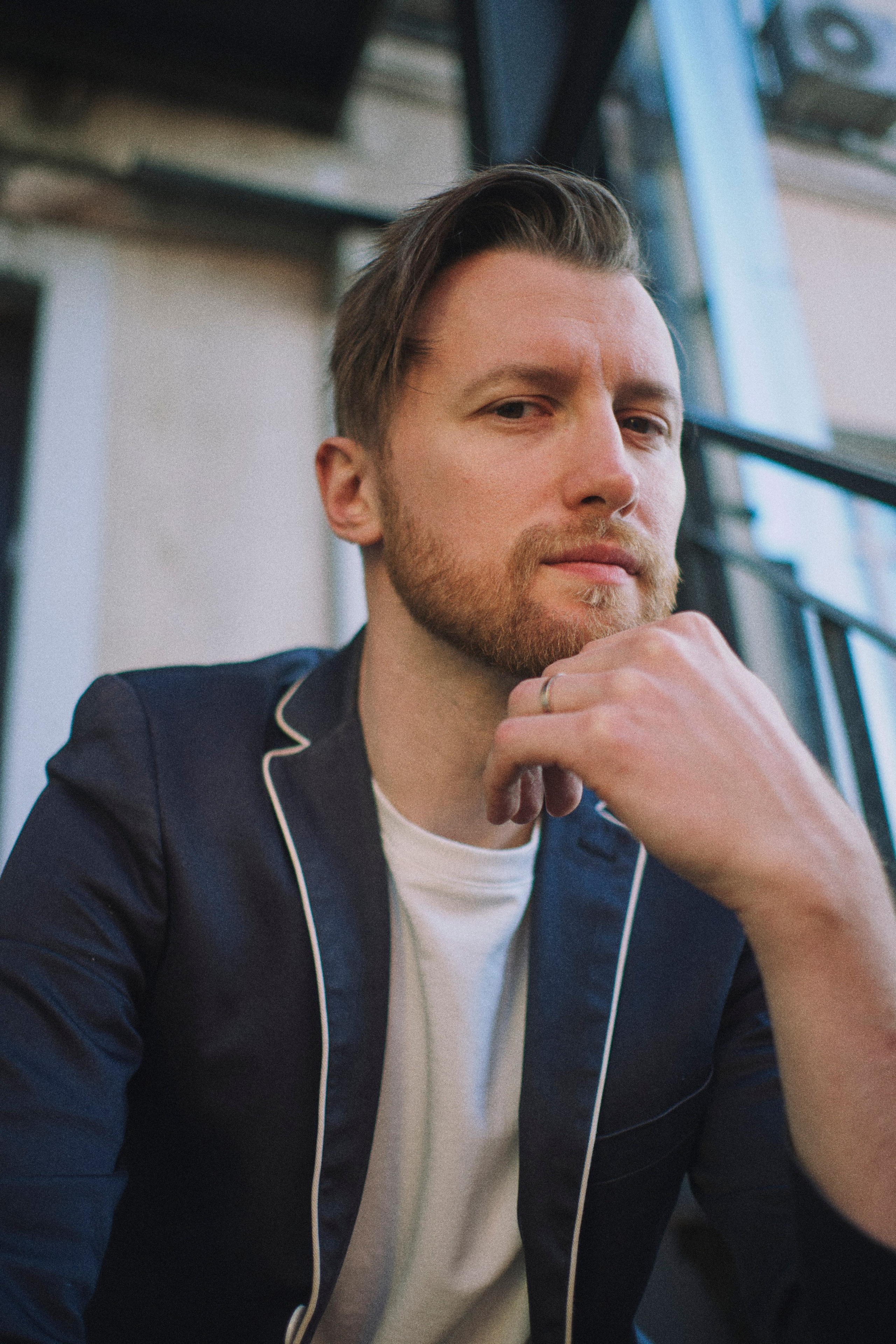 Мужской близкий портрет