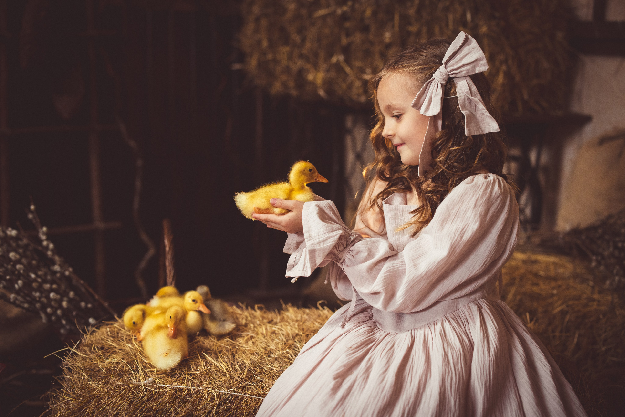 Пасхальный фотопроект с козочкой и утятами, в фотостудии «Эль» 2024 г. Семейный и детский фотограф в Краснодаре Анна Трашкова