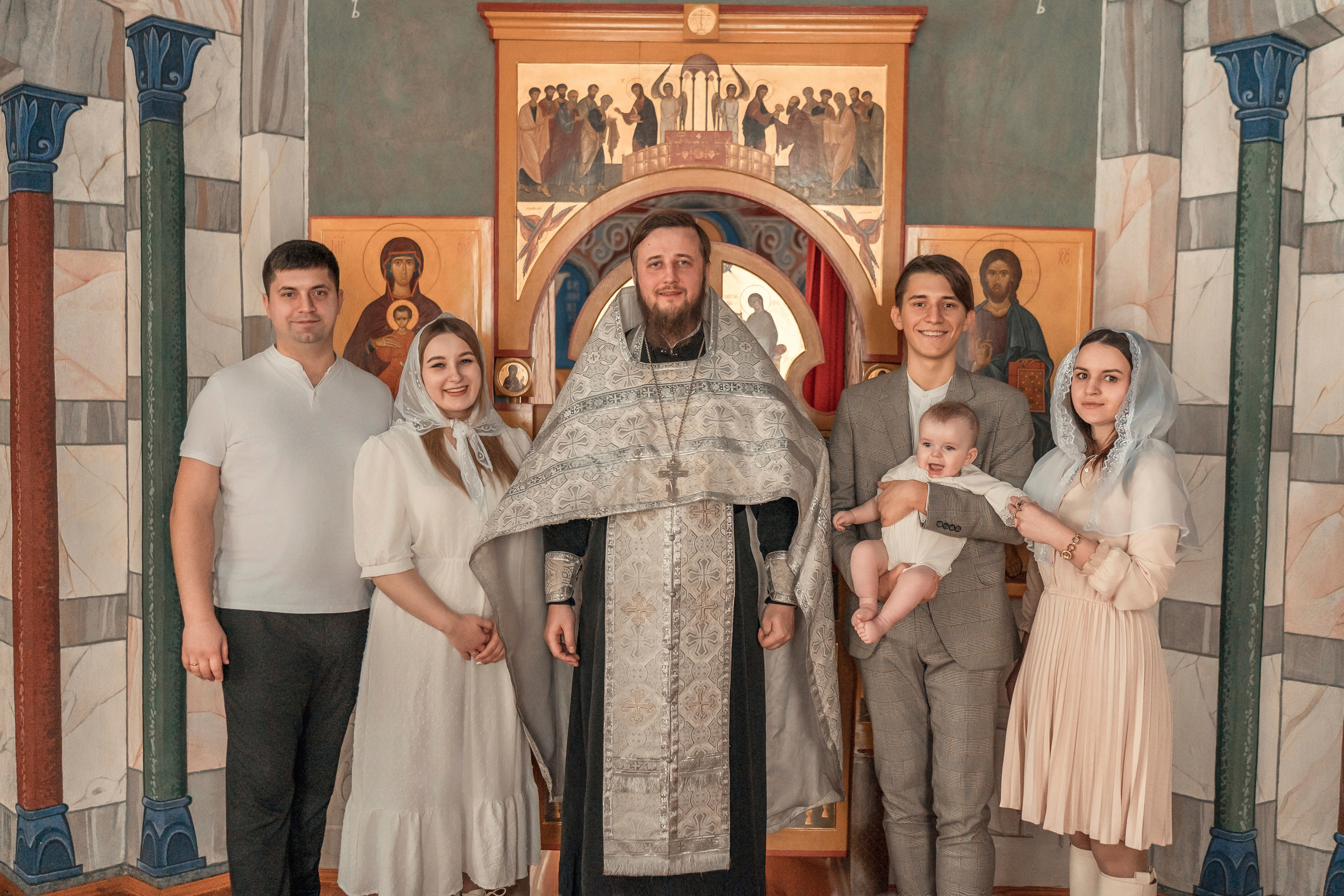 Крещение Демьяна. Успенское. Семейный фотограф и фотограф на таинства в Москве Юлия Калайджян