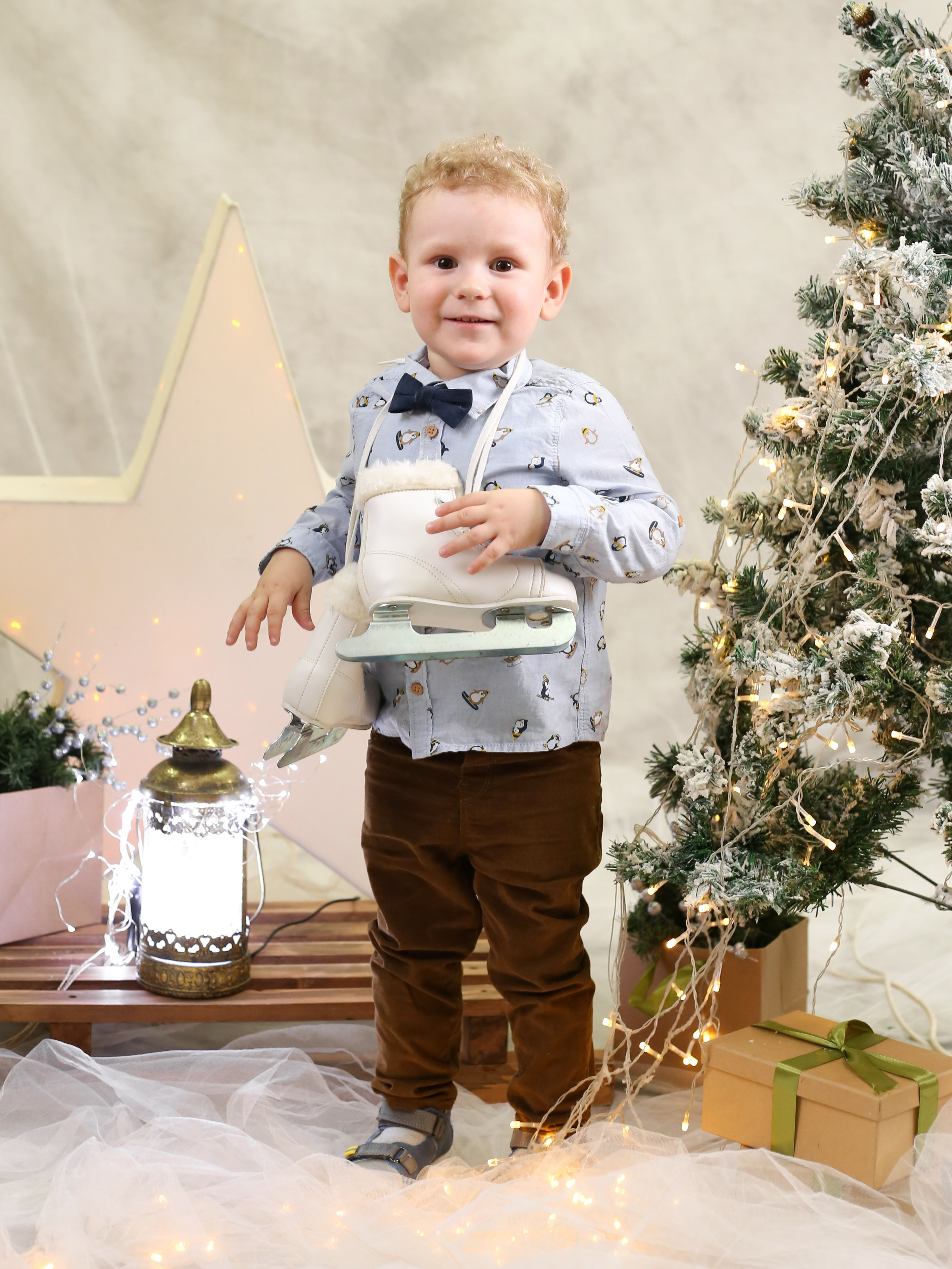 Общее фото в детском саду с выездным реквизитом в Тюмени. Выпускные альбомы в Тюмени для школ, садов, вузов спортивных секций