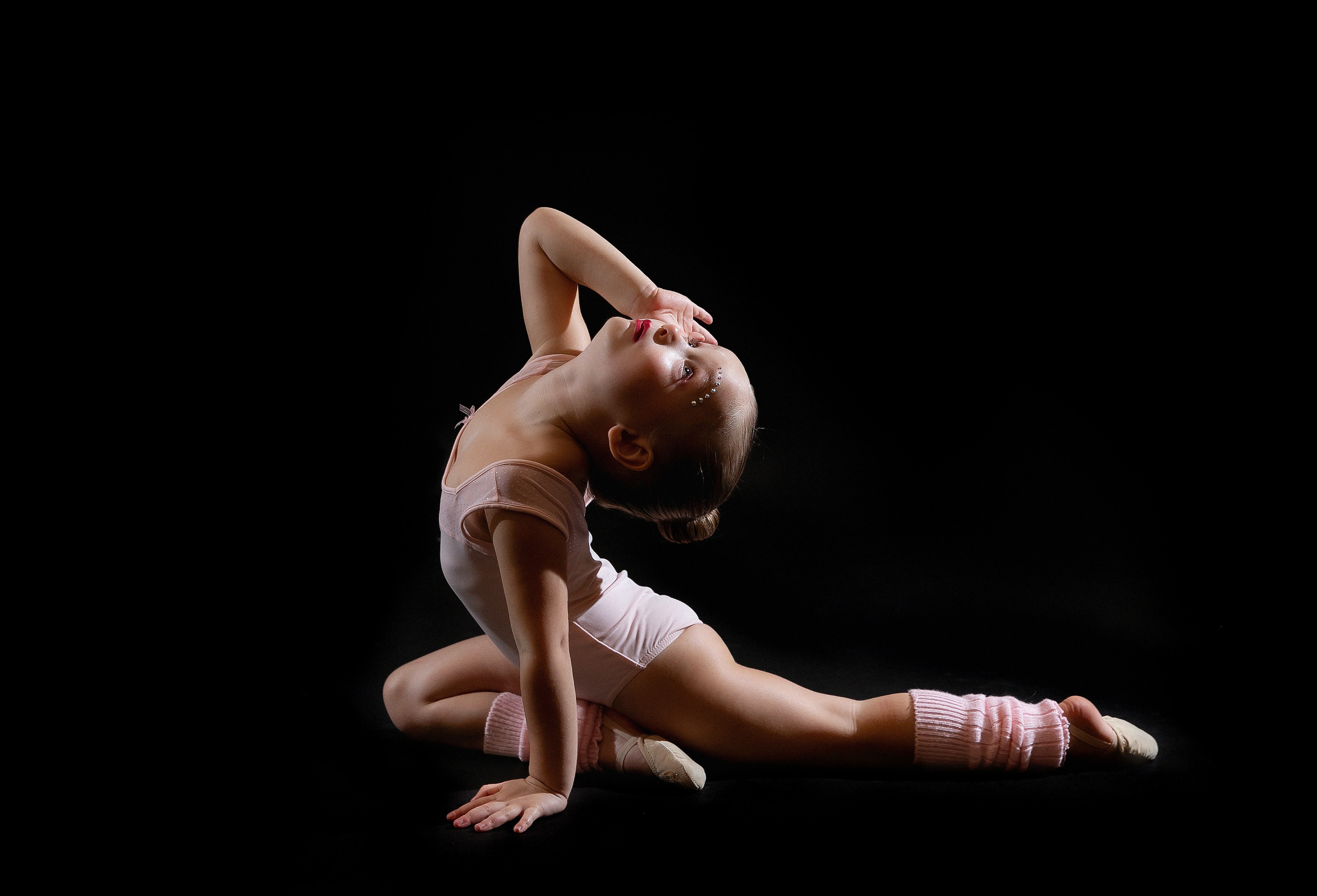 На черном фоне. Семейный фотограф в Москве