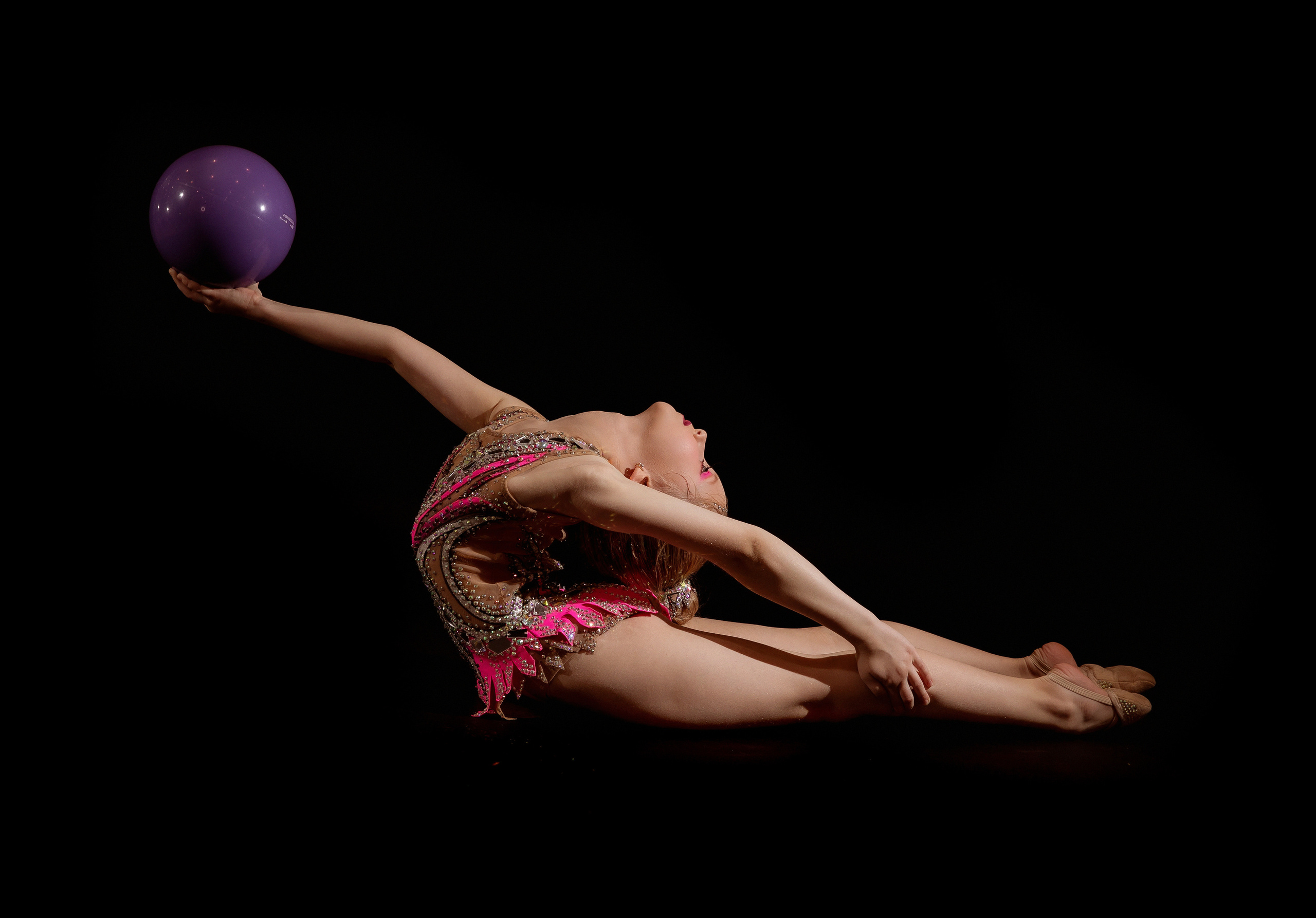 На черном фоне. Семейный фотограф в Москве