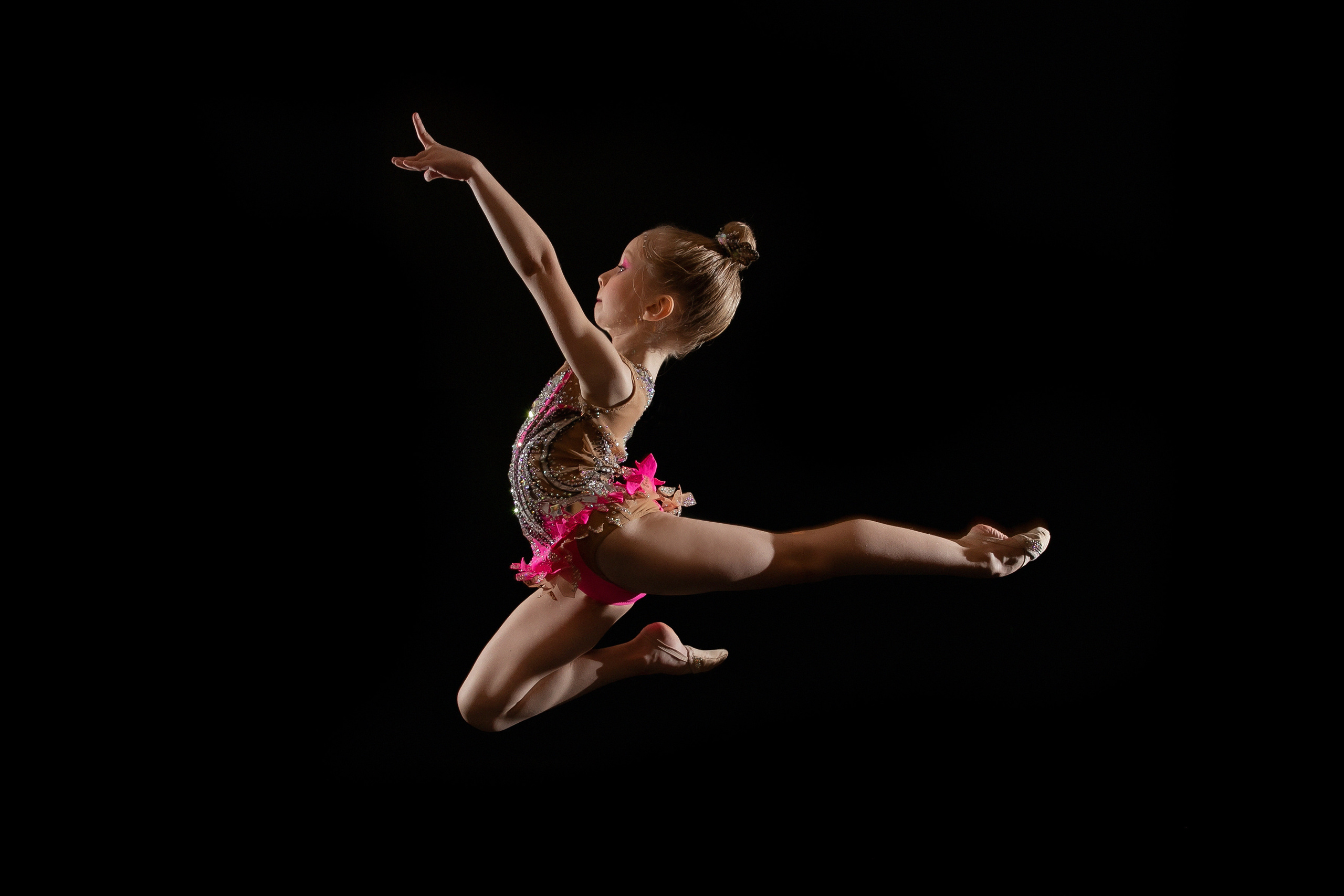 На черном фоне. Семейный фотограф в Москве