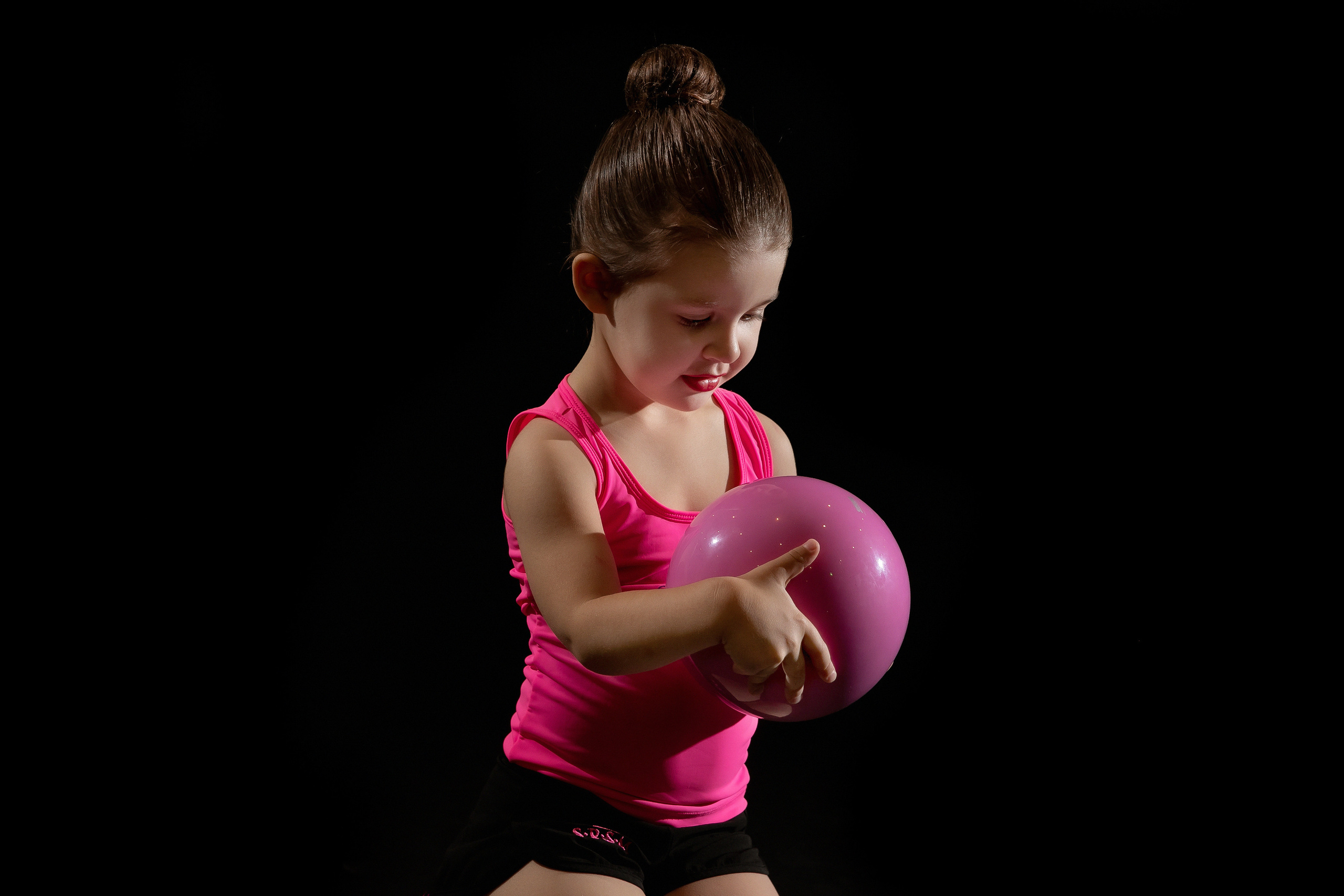 На черном фоне. Семейный фотограф в Москве