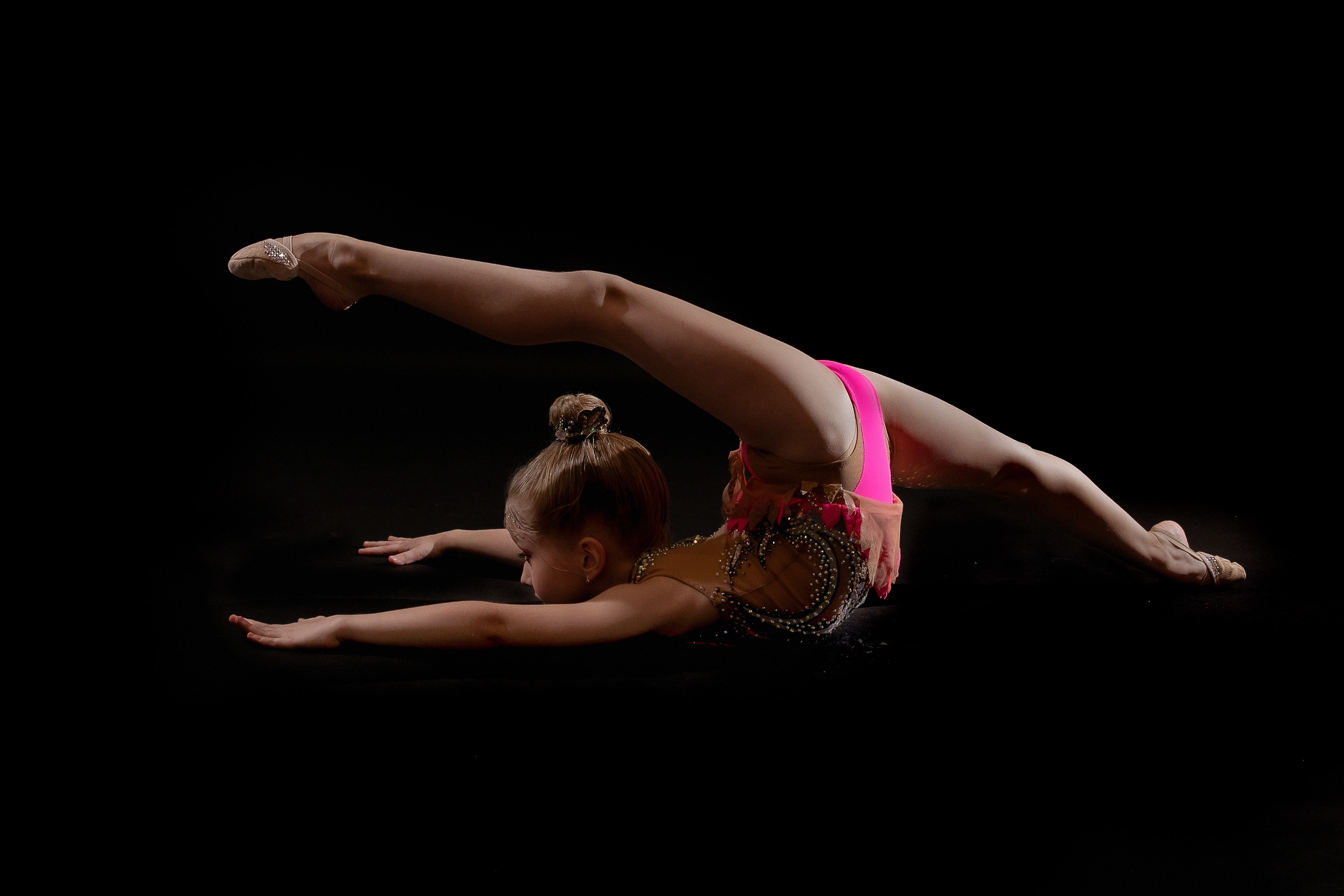 На черном фоне. Семейный фотограф в Москве