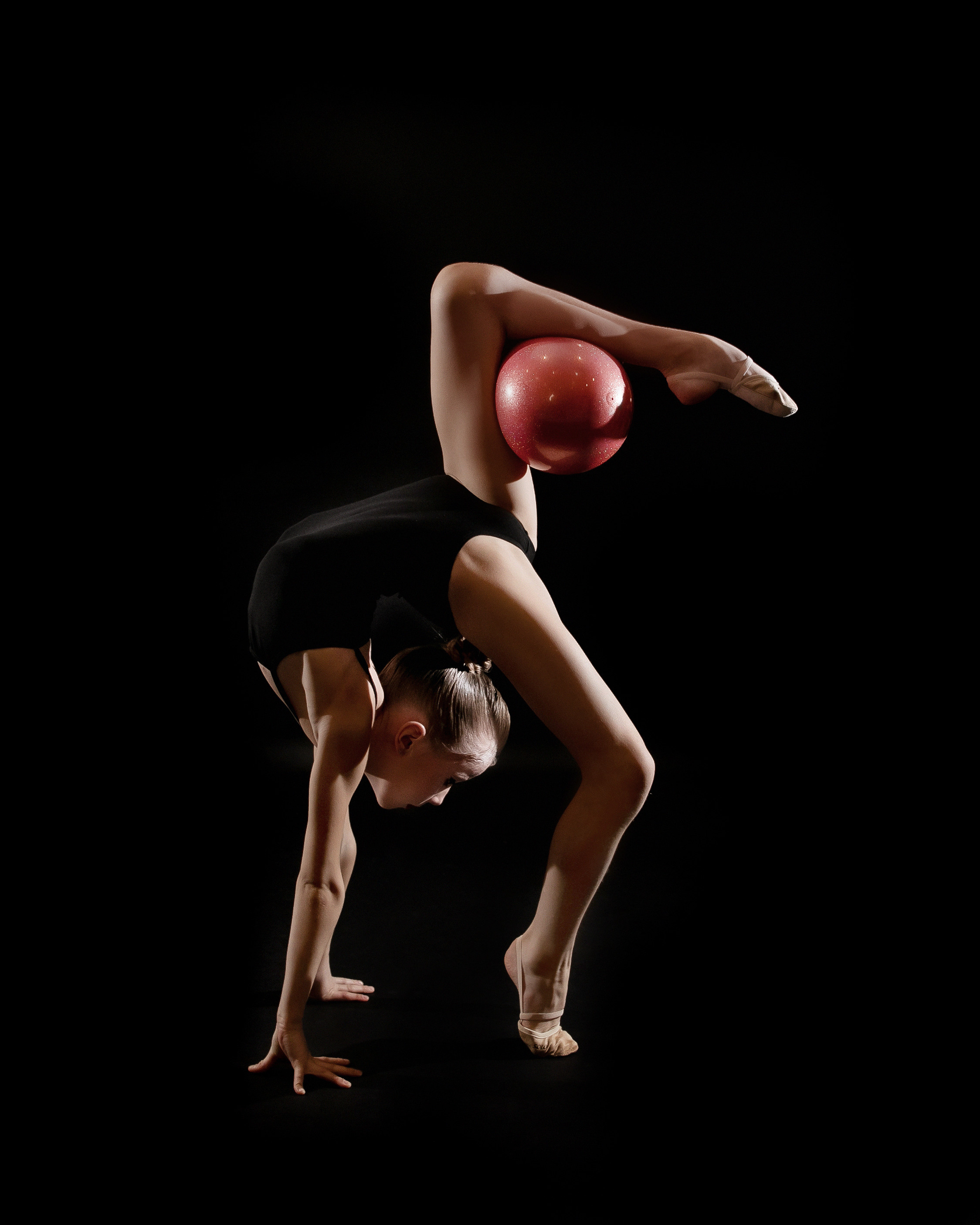 На черном фоне. Семейный фотограф в Москве