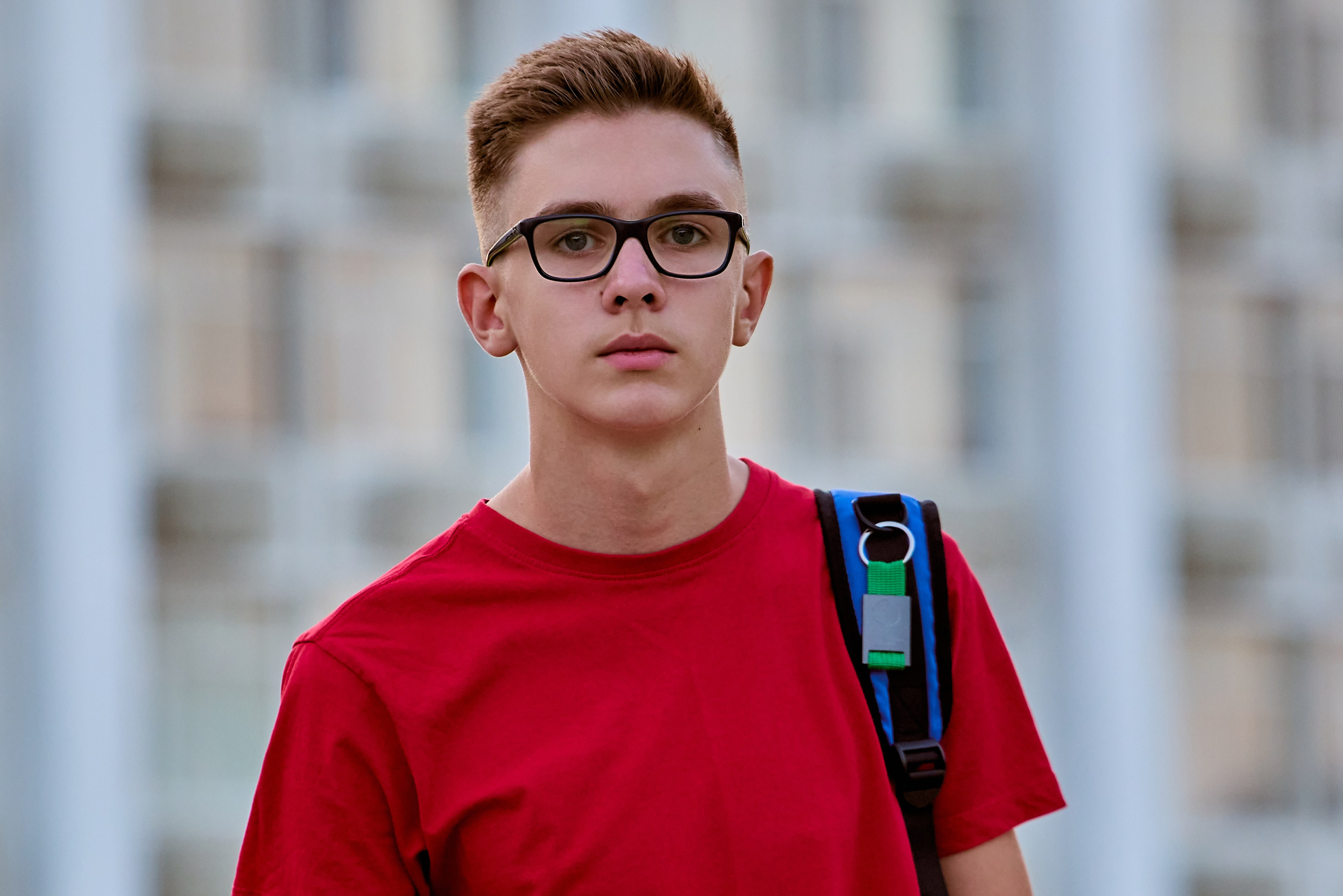 Портрет парня на площади возле администрации Дзержинск