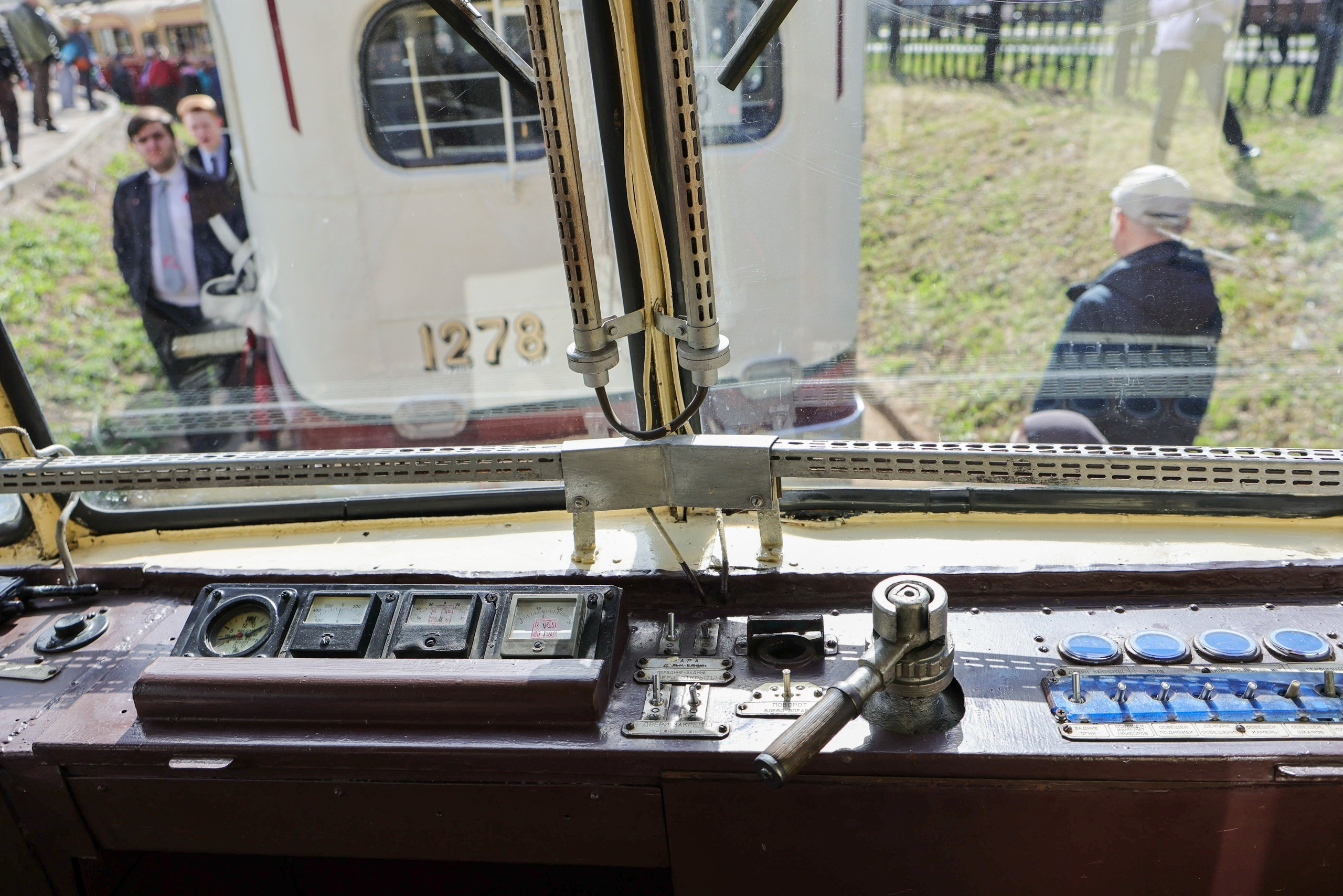 Парад трамваев. Репортажный, архитектурный, театральный и файн-арт фотограф Лена Мельникова в Москве