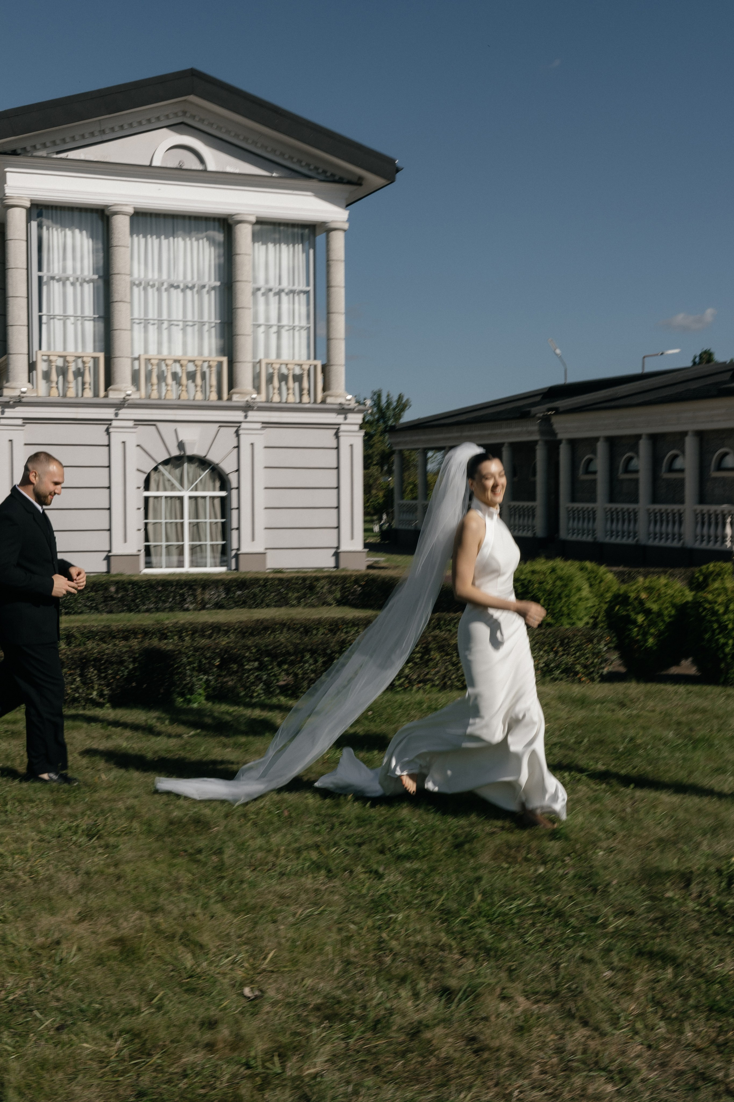 Wedding day in VERSAL PARK. Wedding PHOTOGRAPHER Andrew Vnukov