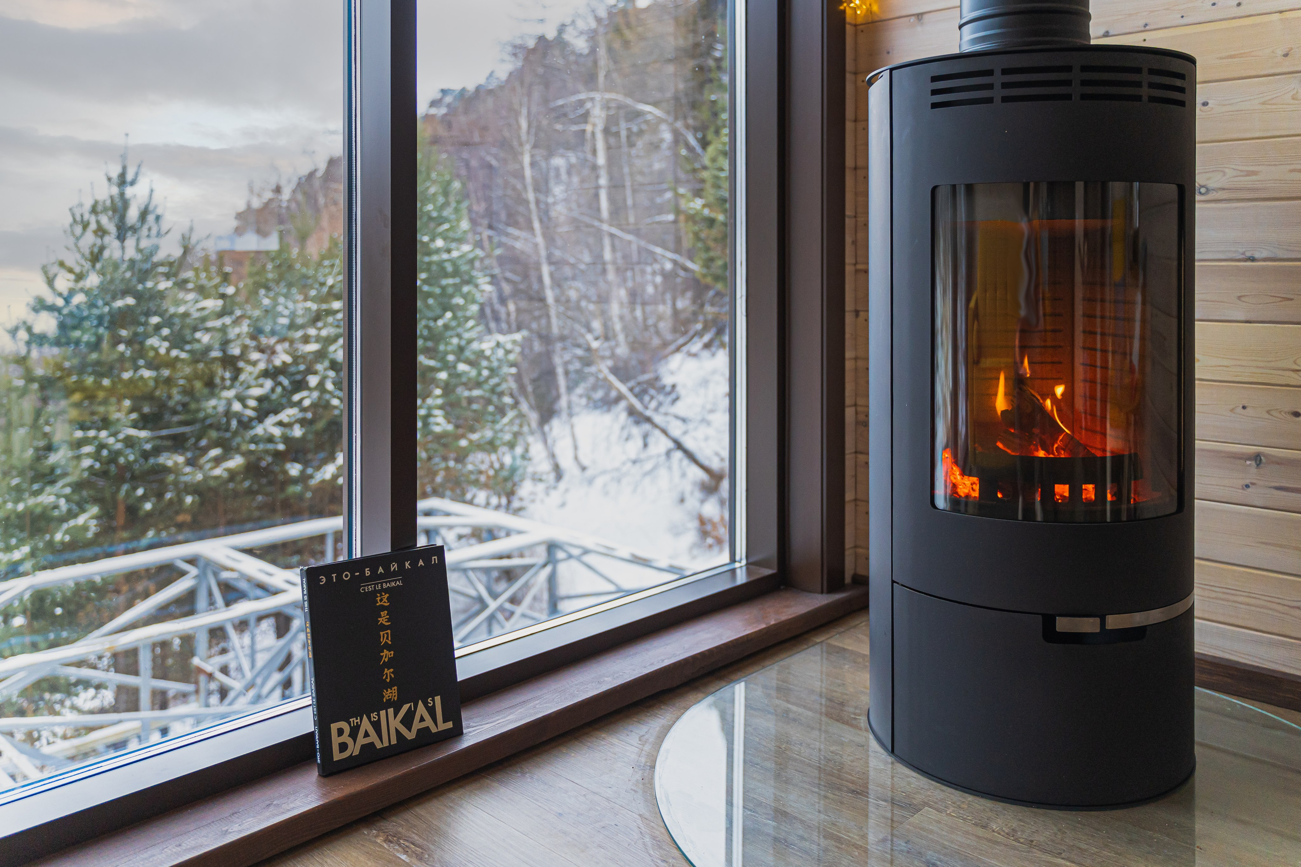 Интерьерная съемка частного гостевого дома. Занимаюсь профессиональной фотографией и живу рядом с Байкалом. Работаю в разных жанрах