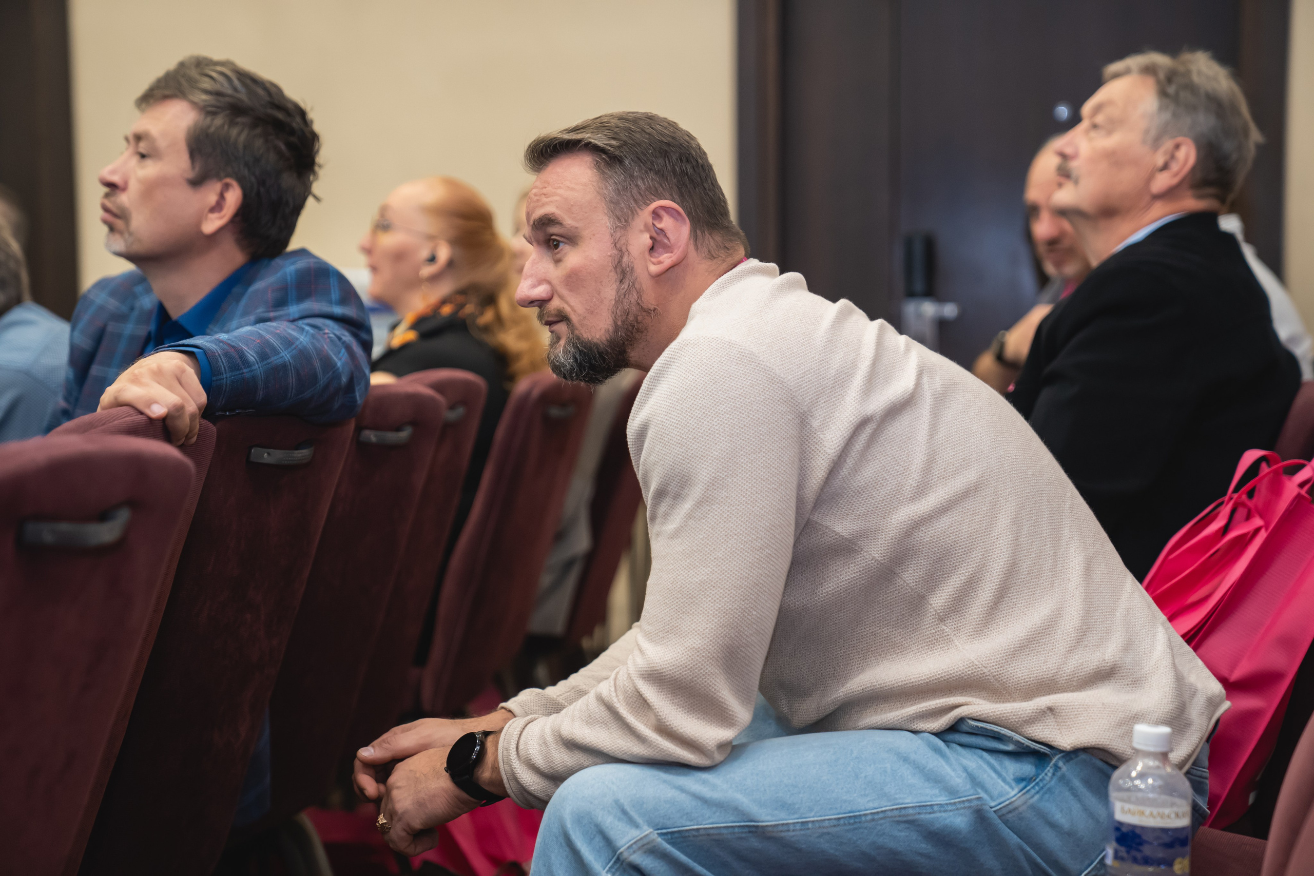 Фотосессия форумов, конференций. Занимаюсь профессиональной фотографией и живу рядом с Байкалом. Работаю в разных жанрах