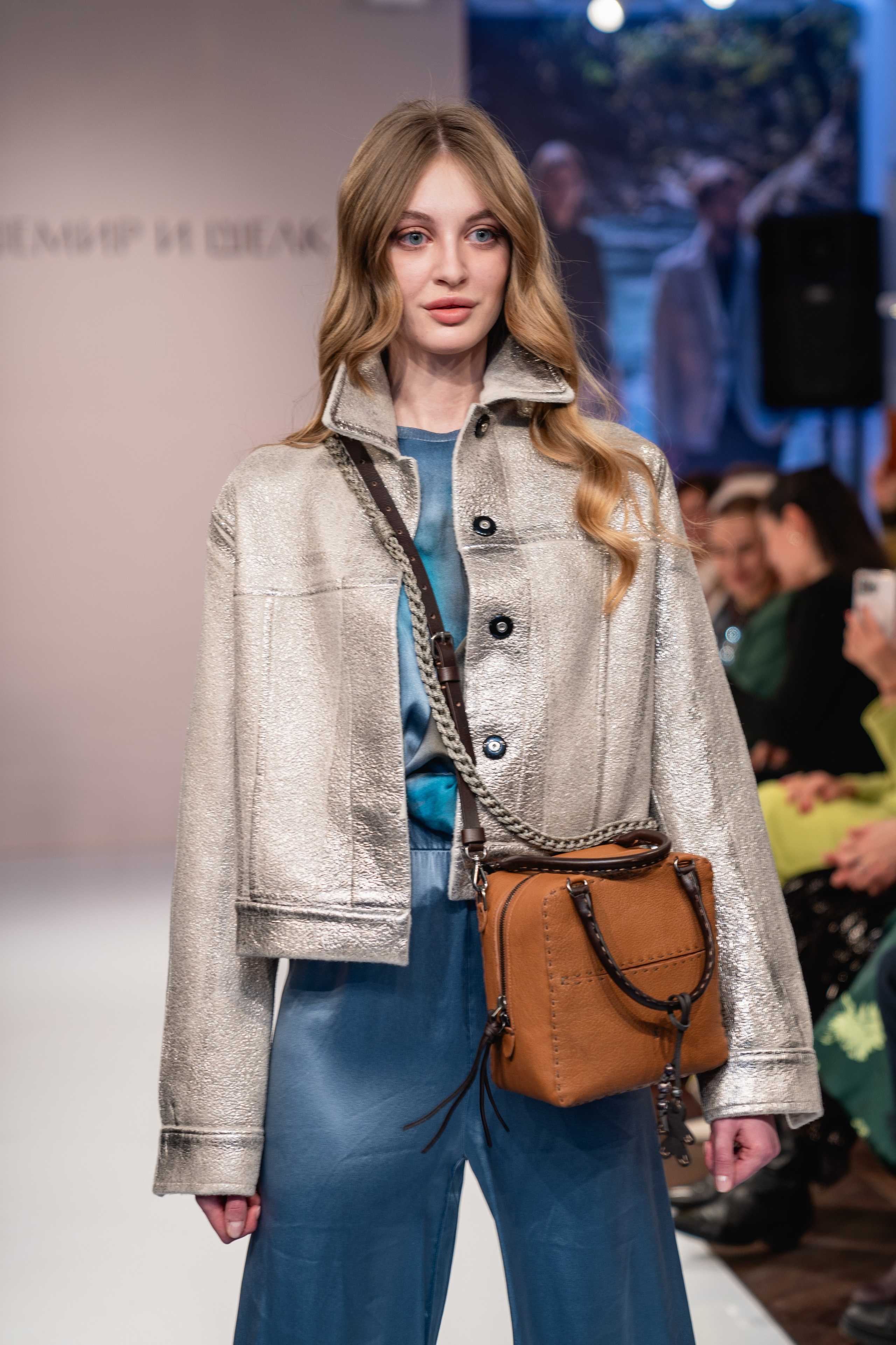 Модельный показ. Занимаюсь профессиональной фотографией и живу рядом с Байкалом. Работаю в разных жанрах