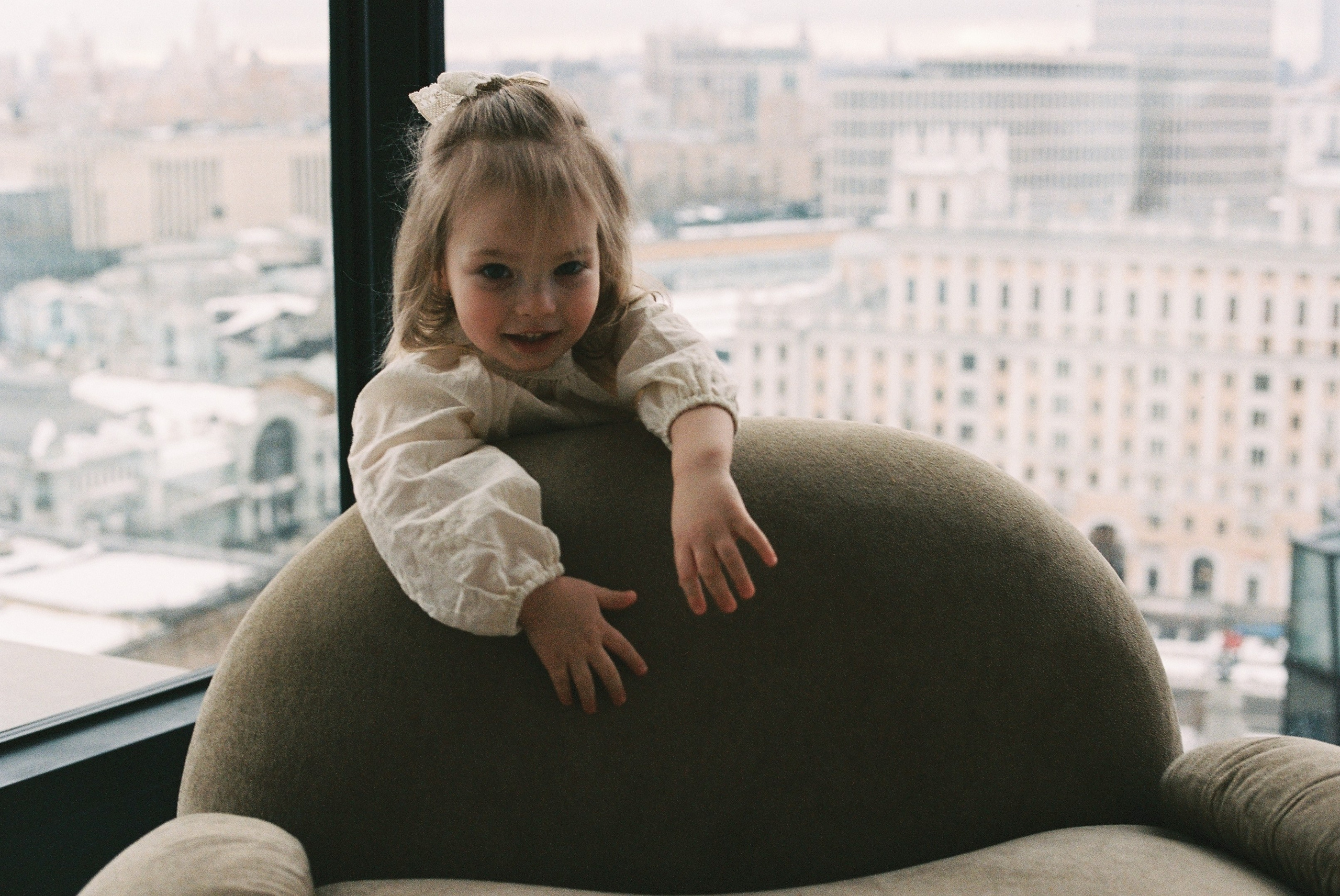 Алина и Милана (плёнка). Семейный и женский фотограф Москва | Дарья Юсупова