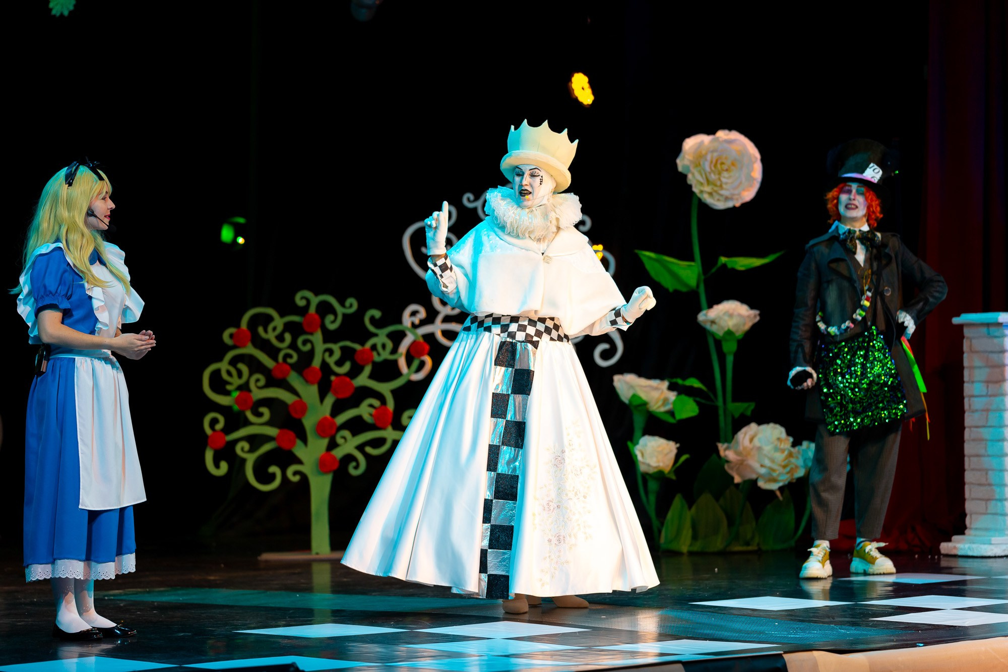 Спектакль в Доме культуры. Андрей Кровлин — фотограф в Славянке