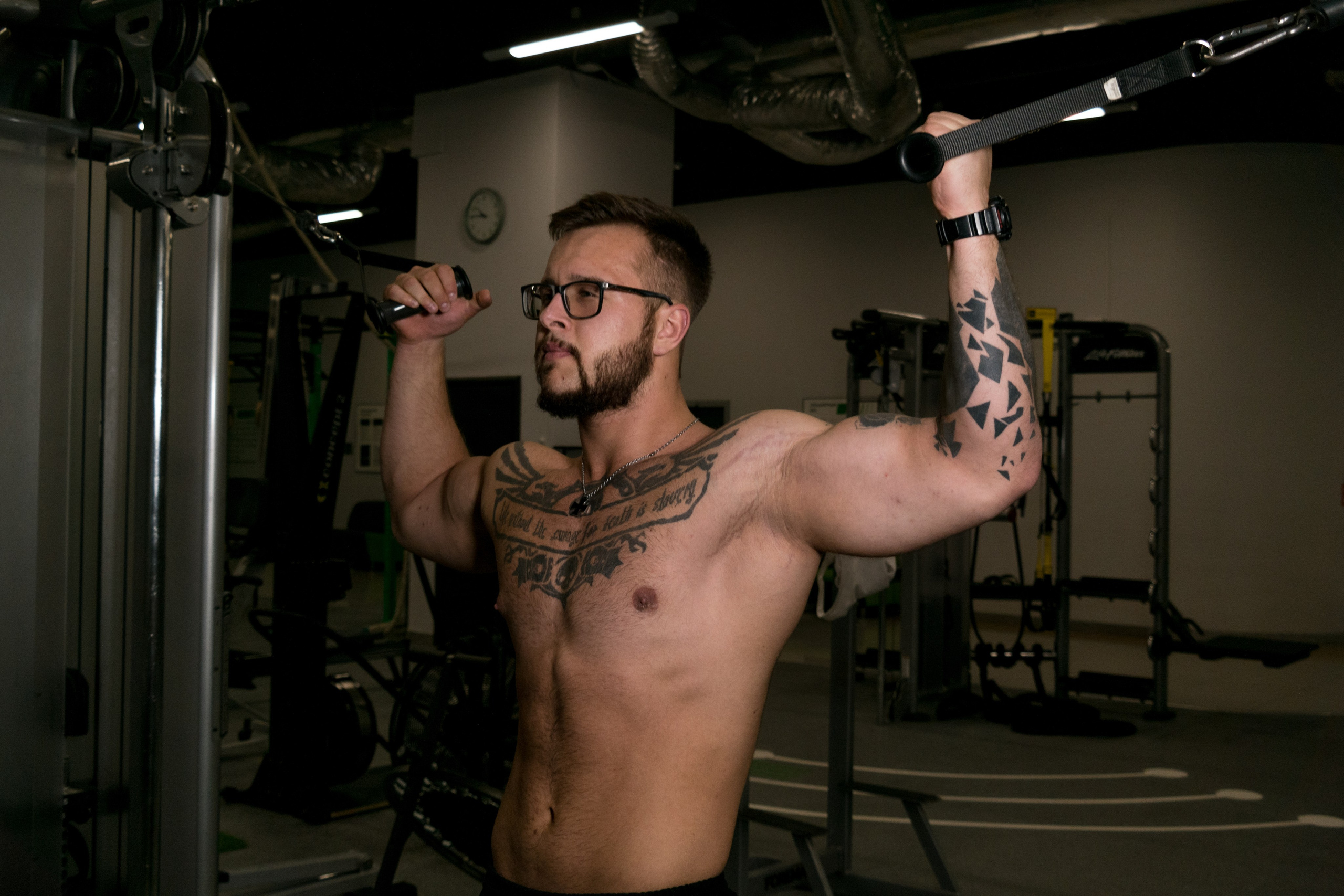 Контент-фотосъемки для экспертов и фитнес тренеров. AI Фотограф Краснодар: мужские и женские фотосессии, стилизация съемки. Нейро-фотосессии онлайн