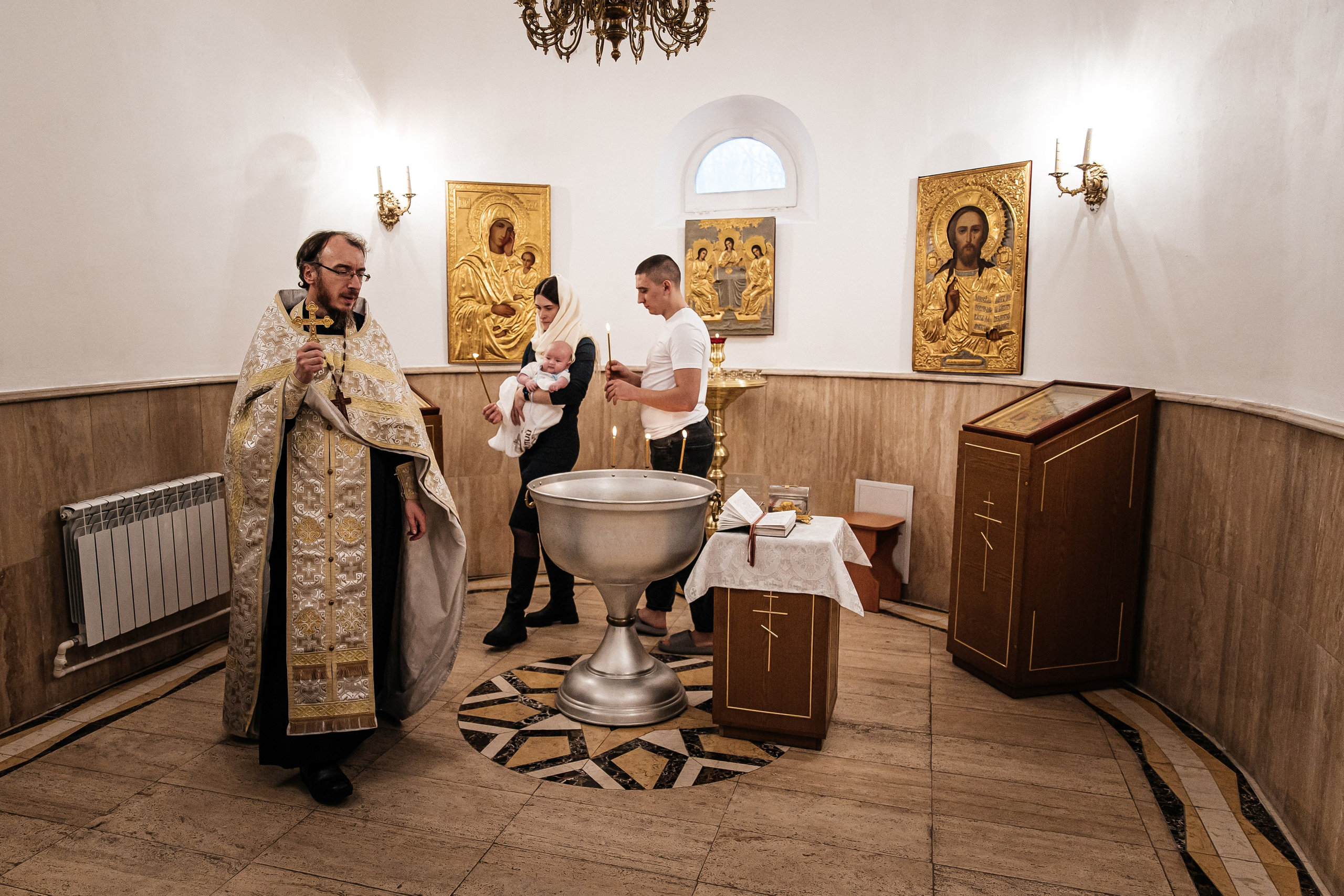 Таинство крещения Савелия. Александра, репортажный и событийный фотограф