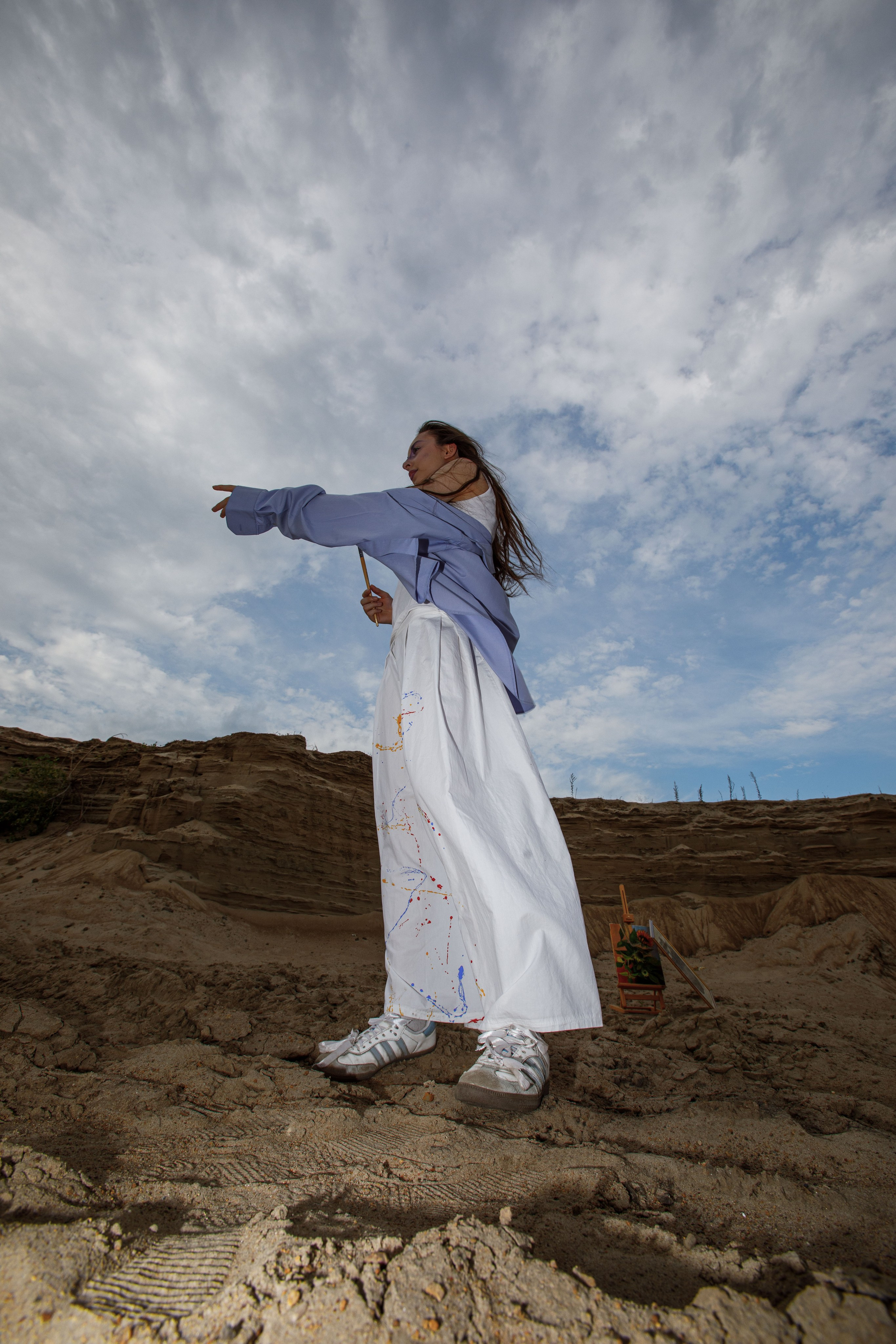 Художник в песках. Фотограф Екатерина Козловская