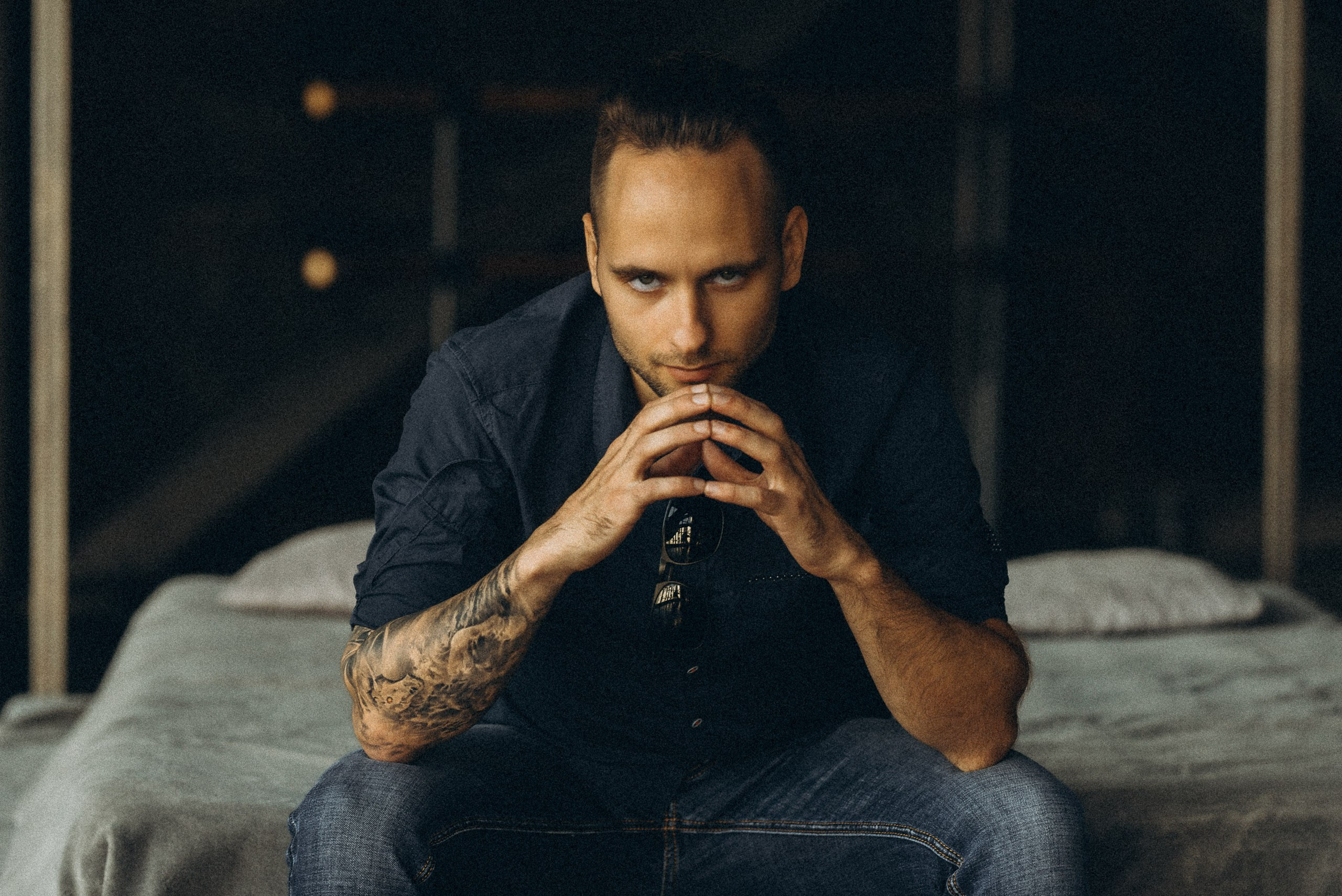 Портрет в оливковых тонах, мужская классика