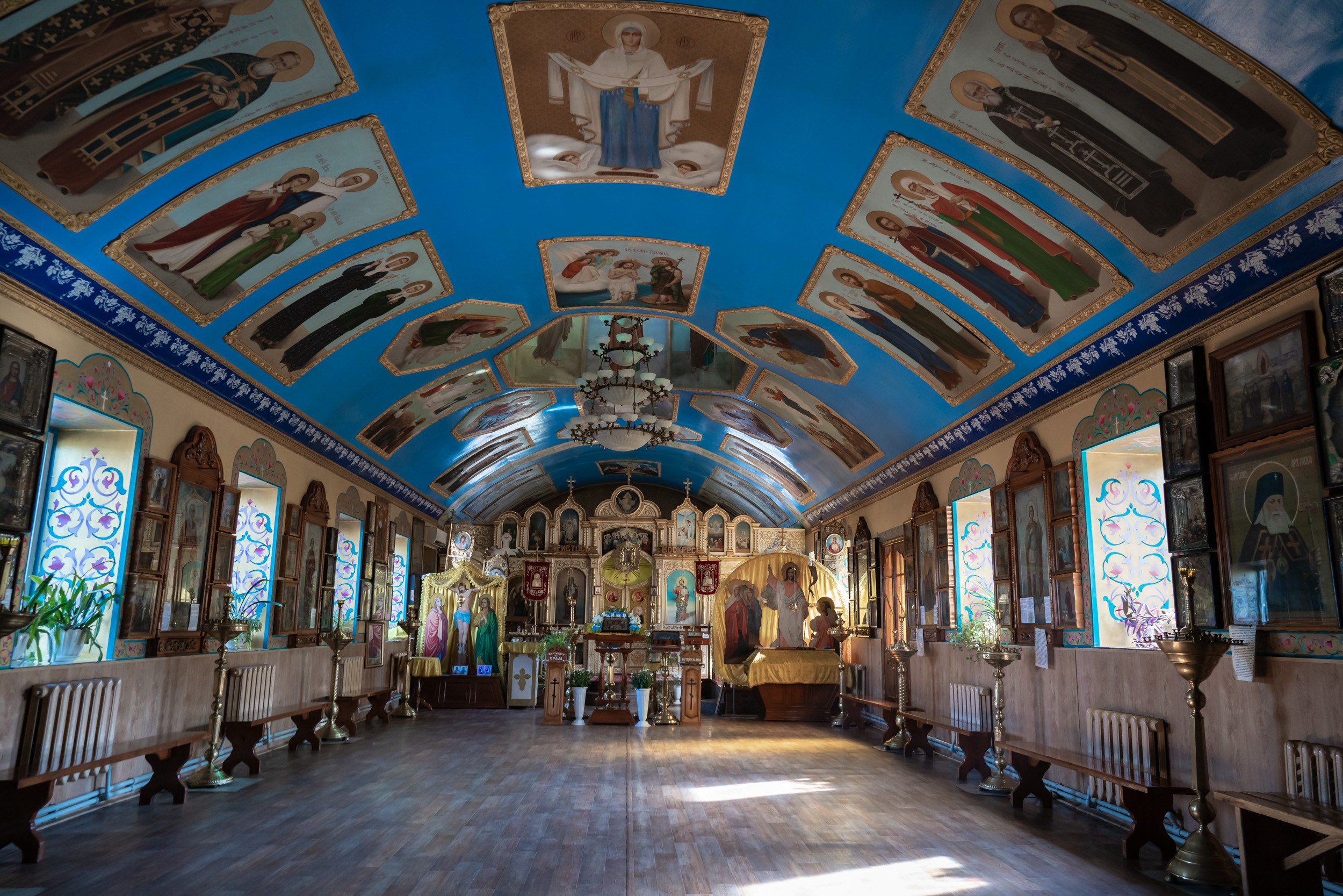 Праздник в честь иконы Казанской в Никольском храме, г. Первомайск ЛНР. Фотограф Таинств Луганск