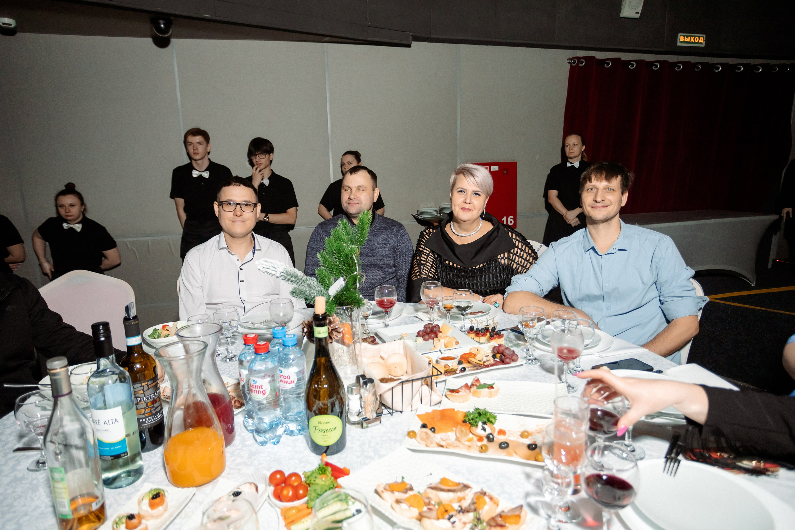 РЕПОРТАЖ: НОВЫЙ ГОД В ДК МЕТАЛЛУРГ. Профессиональный фотограф в Ижевске Леша Петров