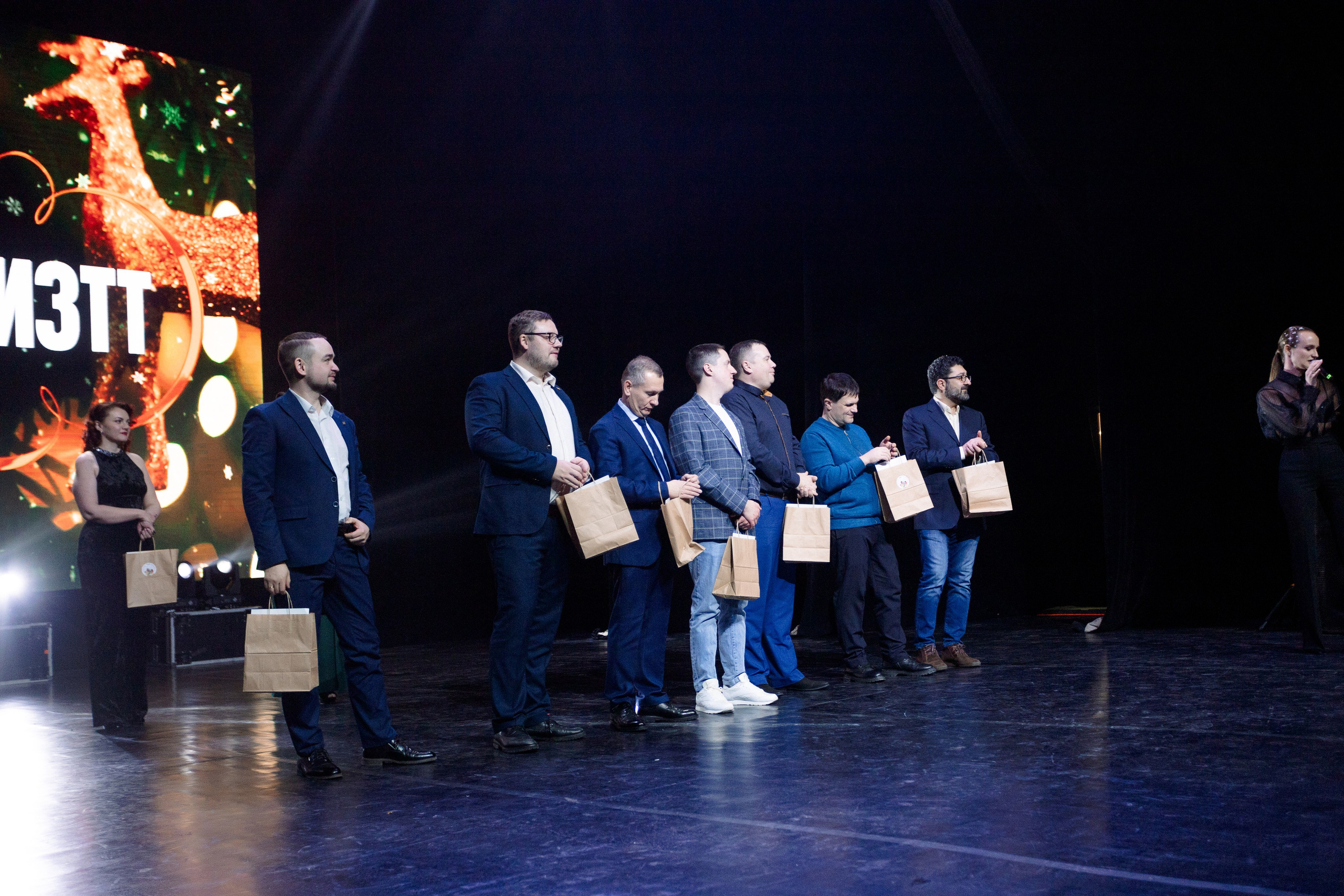 РЕПОРТАЖ: НОВЫЙ ГОД В ДК МЕТАЛЛУРГ. Профессиональный фотограф в Ижевске Леша Петров