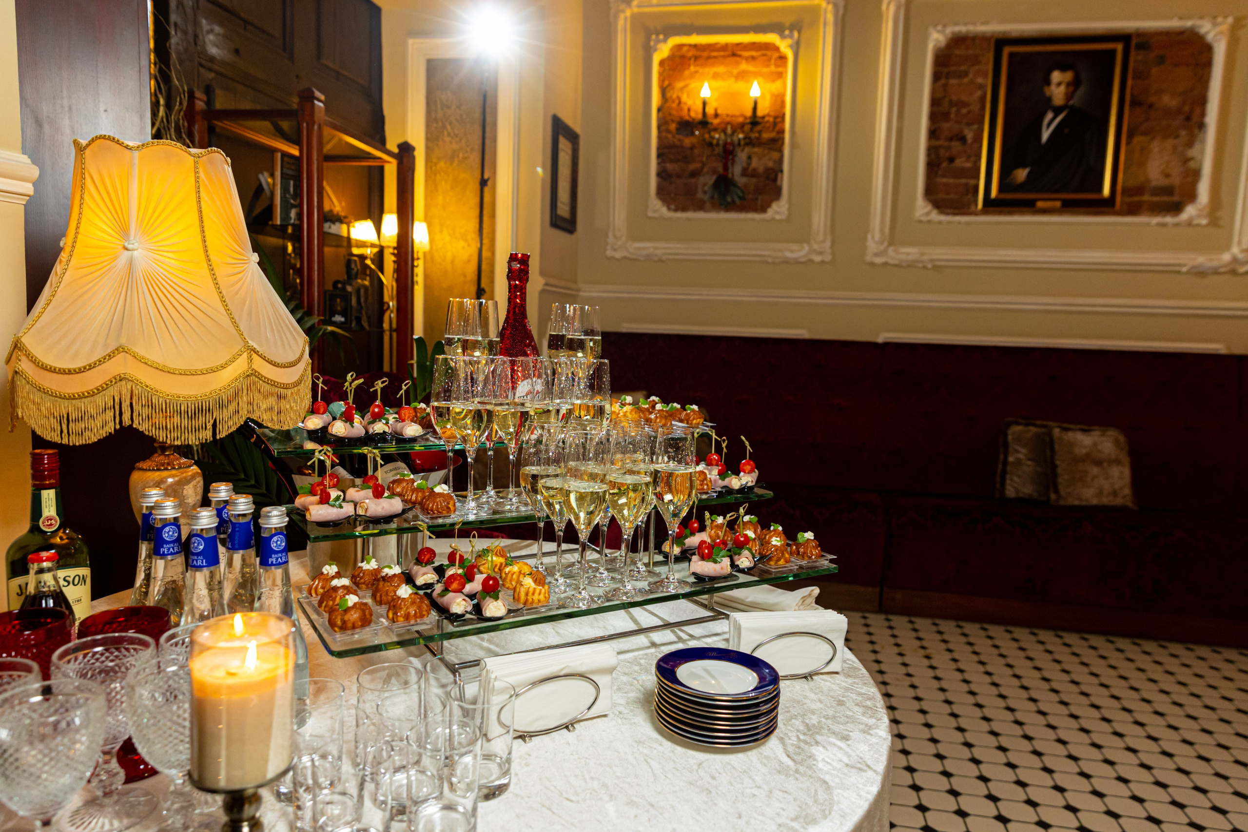 Фотосъёмка Новогоднего корпоратива в концептуальном ресторане в центре Санкт-Петербурга. Фотограф на праздник, корпоратив, День Рождения и Юбилей в г. Санкт-Петербурге Алексей Анкушев