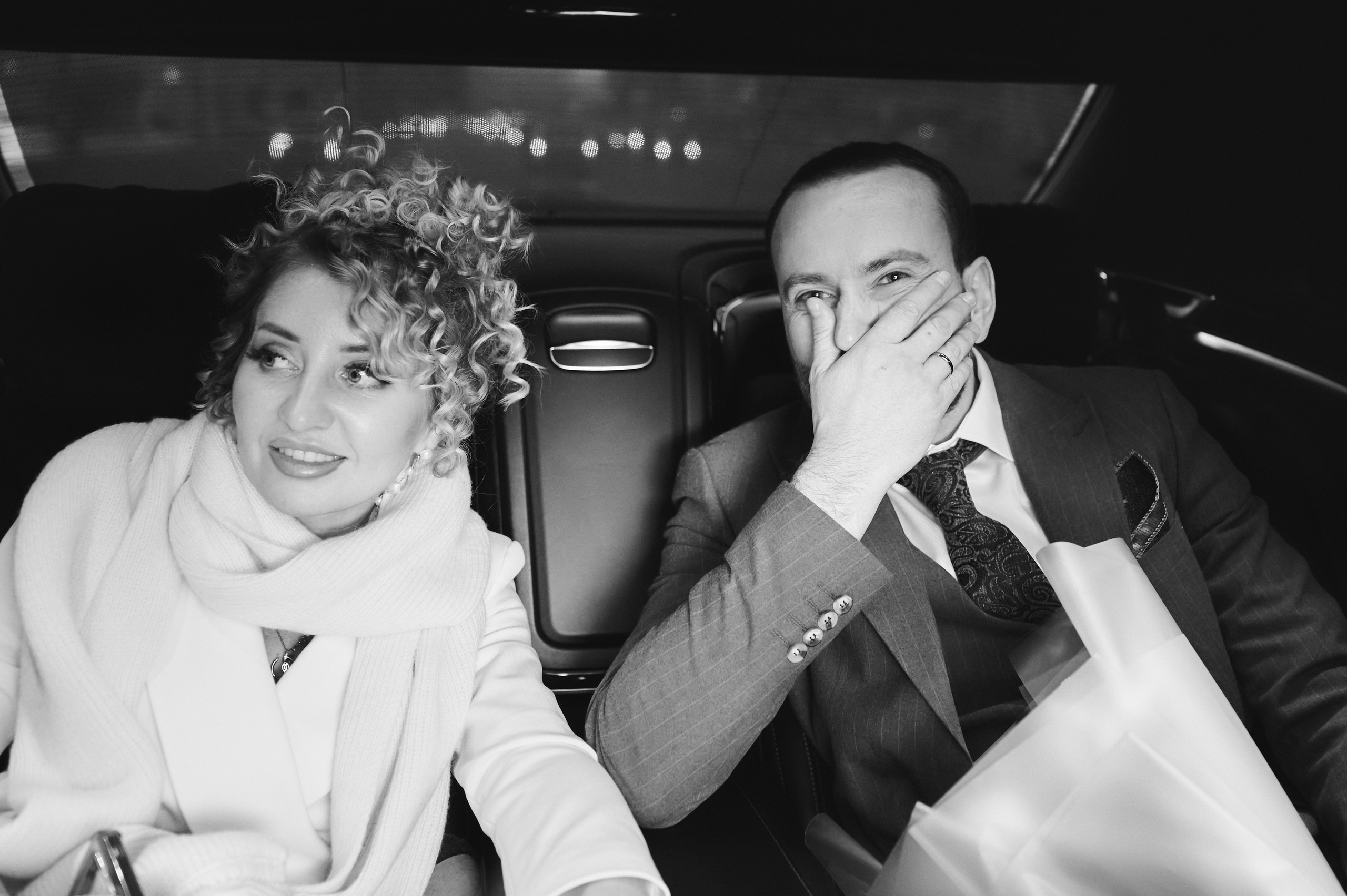 Невеста с букетом, счастливый момент, документальный фотограф