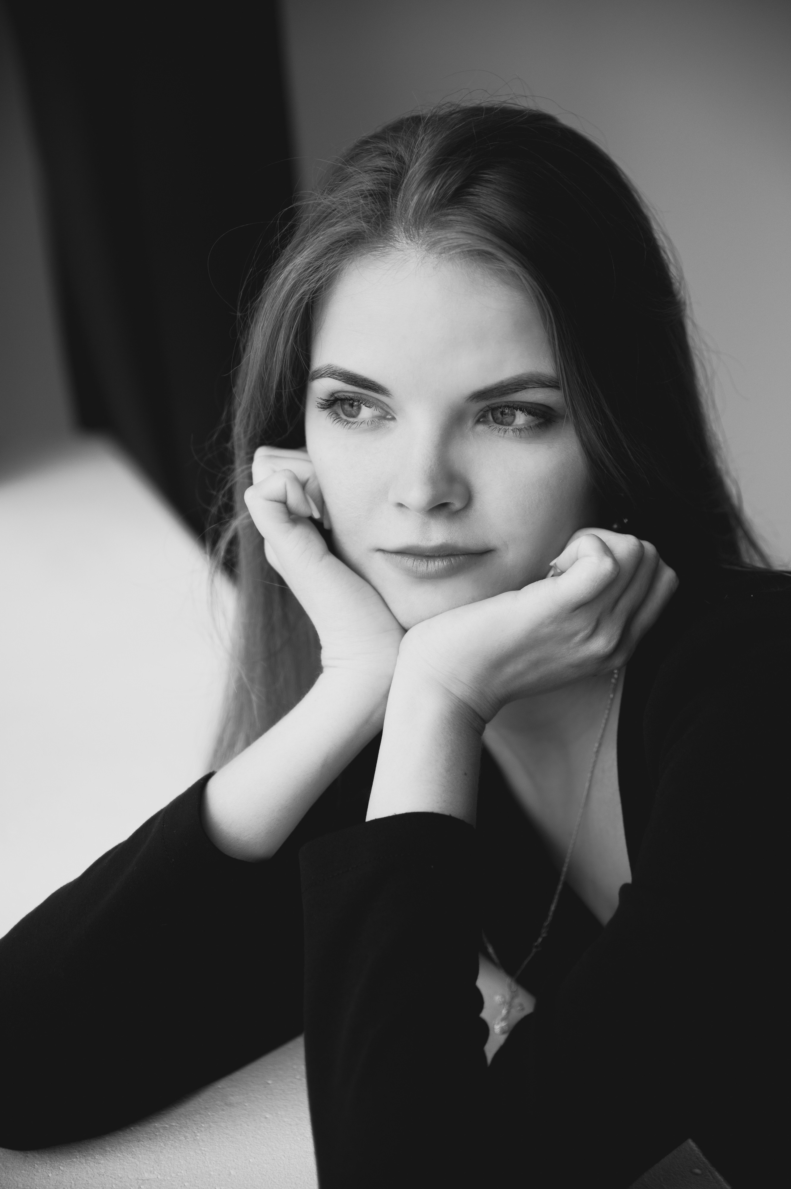 Предсвадебная лавстори в студии в Москве. Свадебный и портретный фотограф в Москве Жердев Даниил