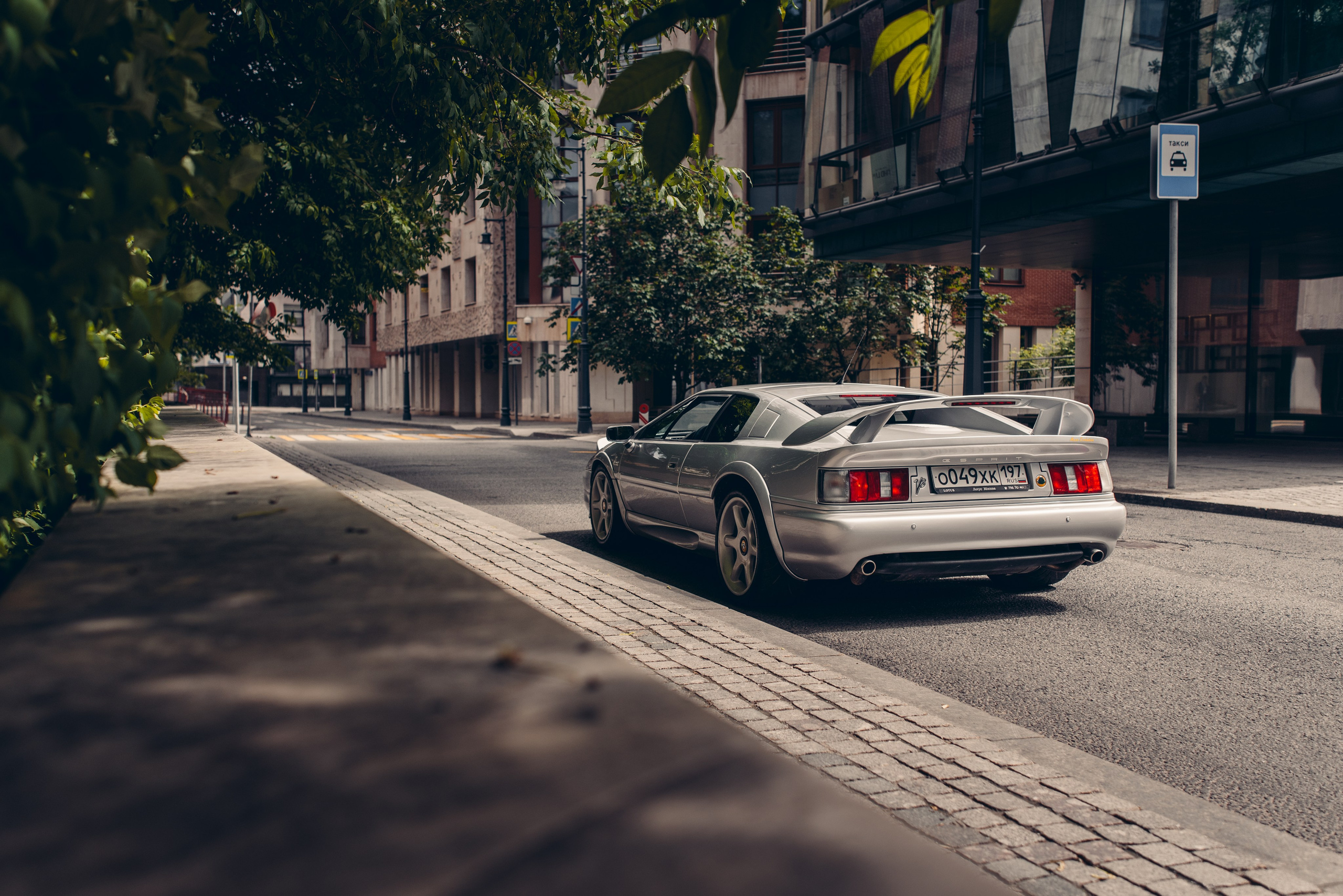 Lotus Esprit V8 lotuscars.ru. DeLorein