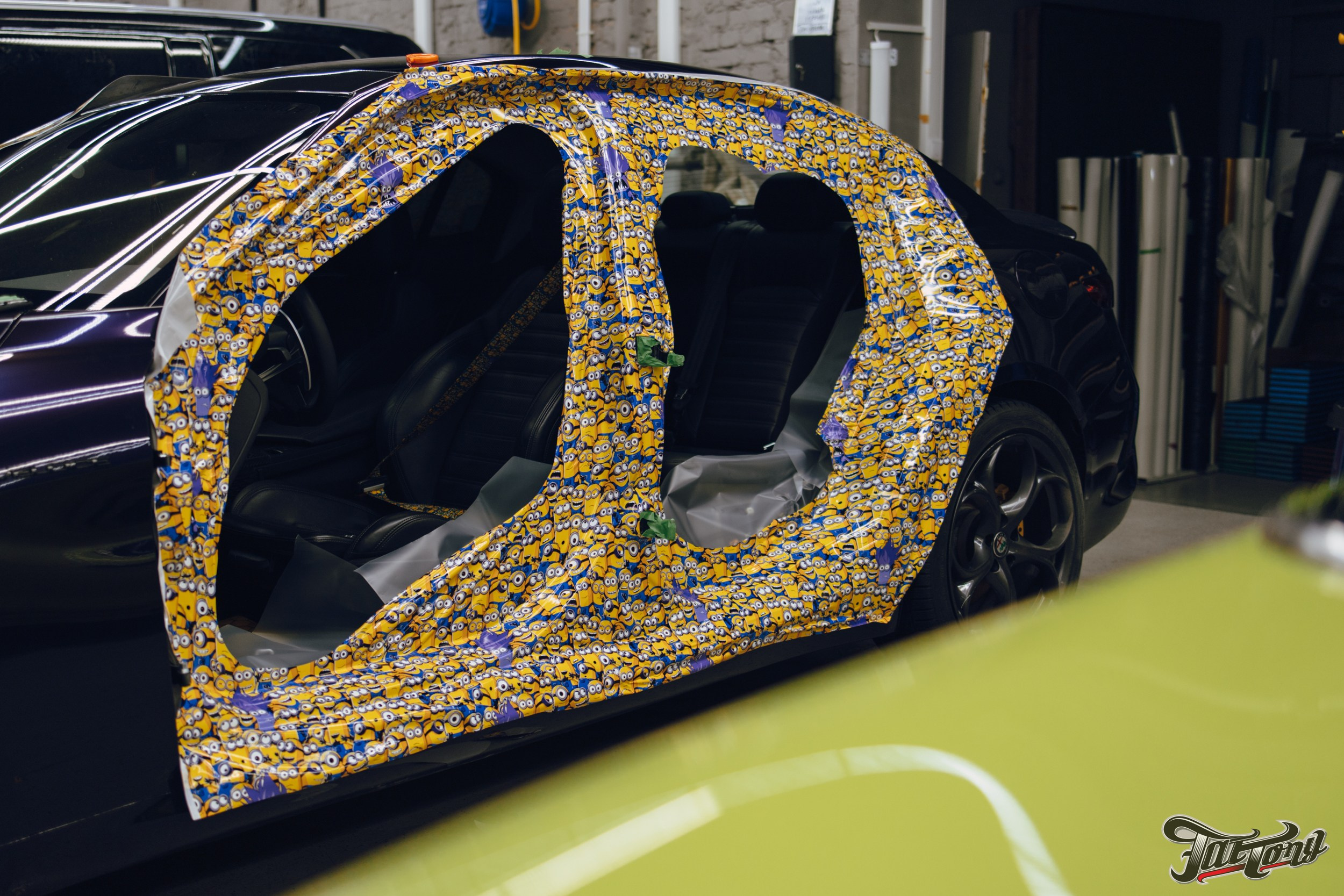 Alfa Romeo Giulia ремни безопасности с принтом и оклейка проемов. DeLorein