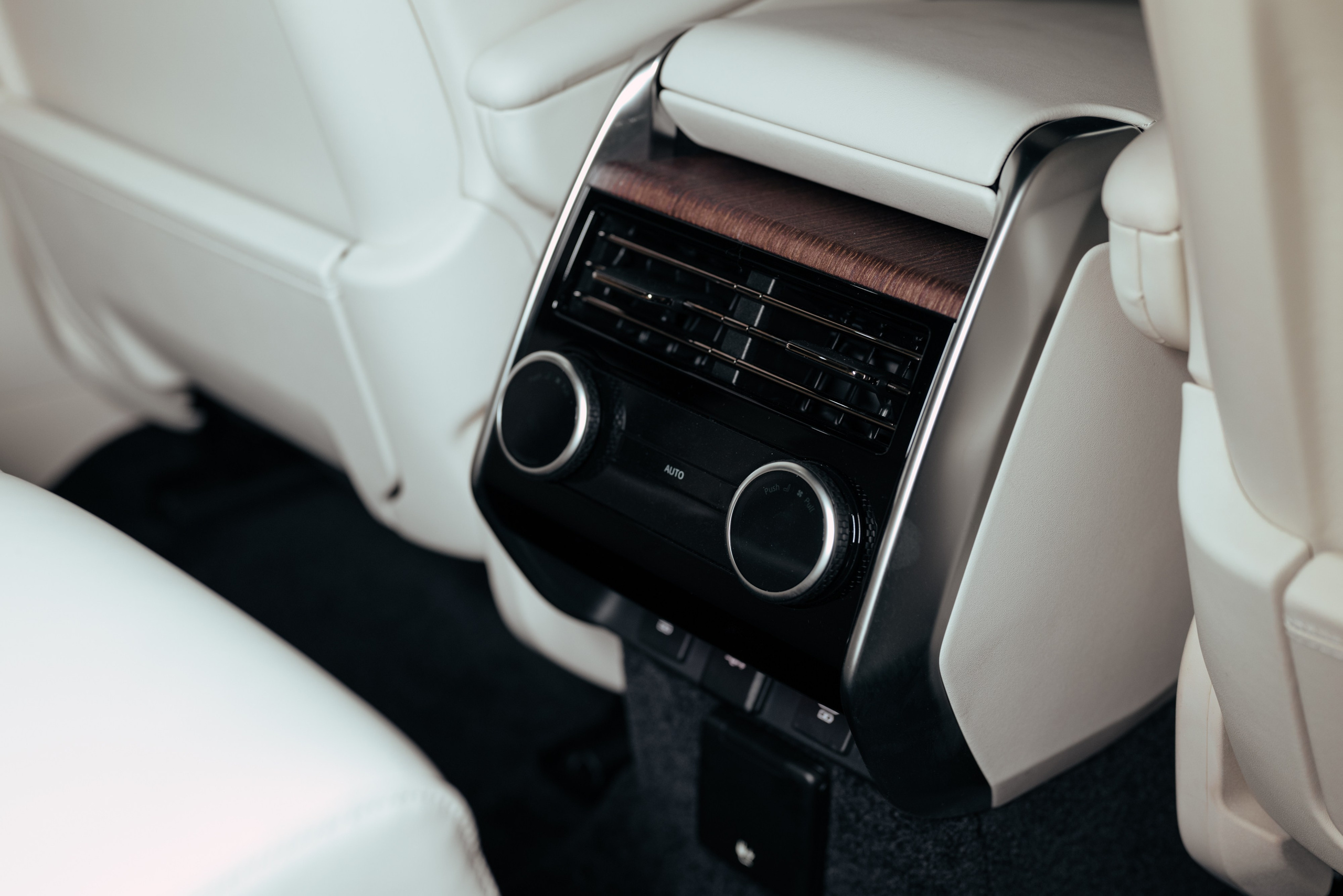 Range Rover long brown on white. DeLorein