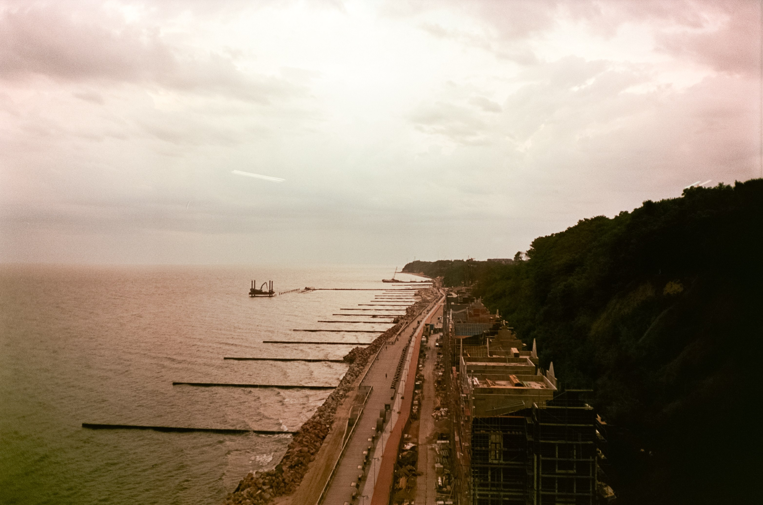 Закат в Калининграде на Aeronega 100 (Kodak Aerocolor IV) / Ricoh MF-1