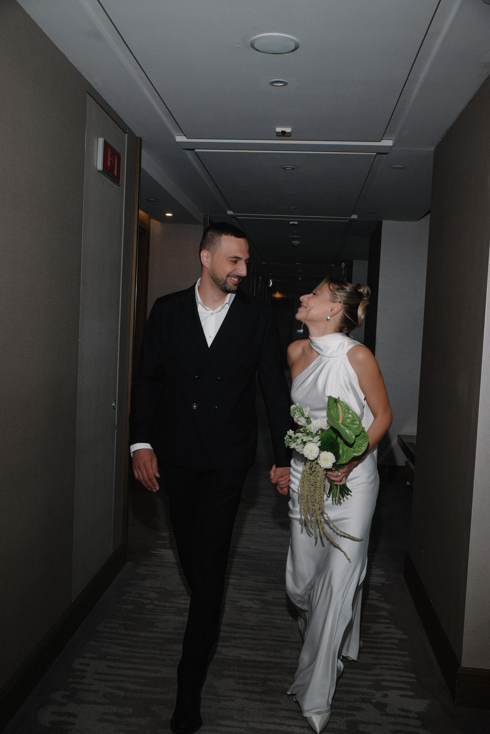 Александр & Ирина (отель/роспись). Свадебный, семейный, женский фотограф в Москве, Мытищах, Королёве Ксения Узилле