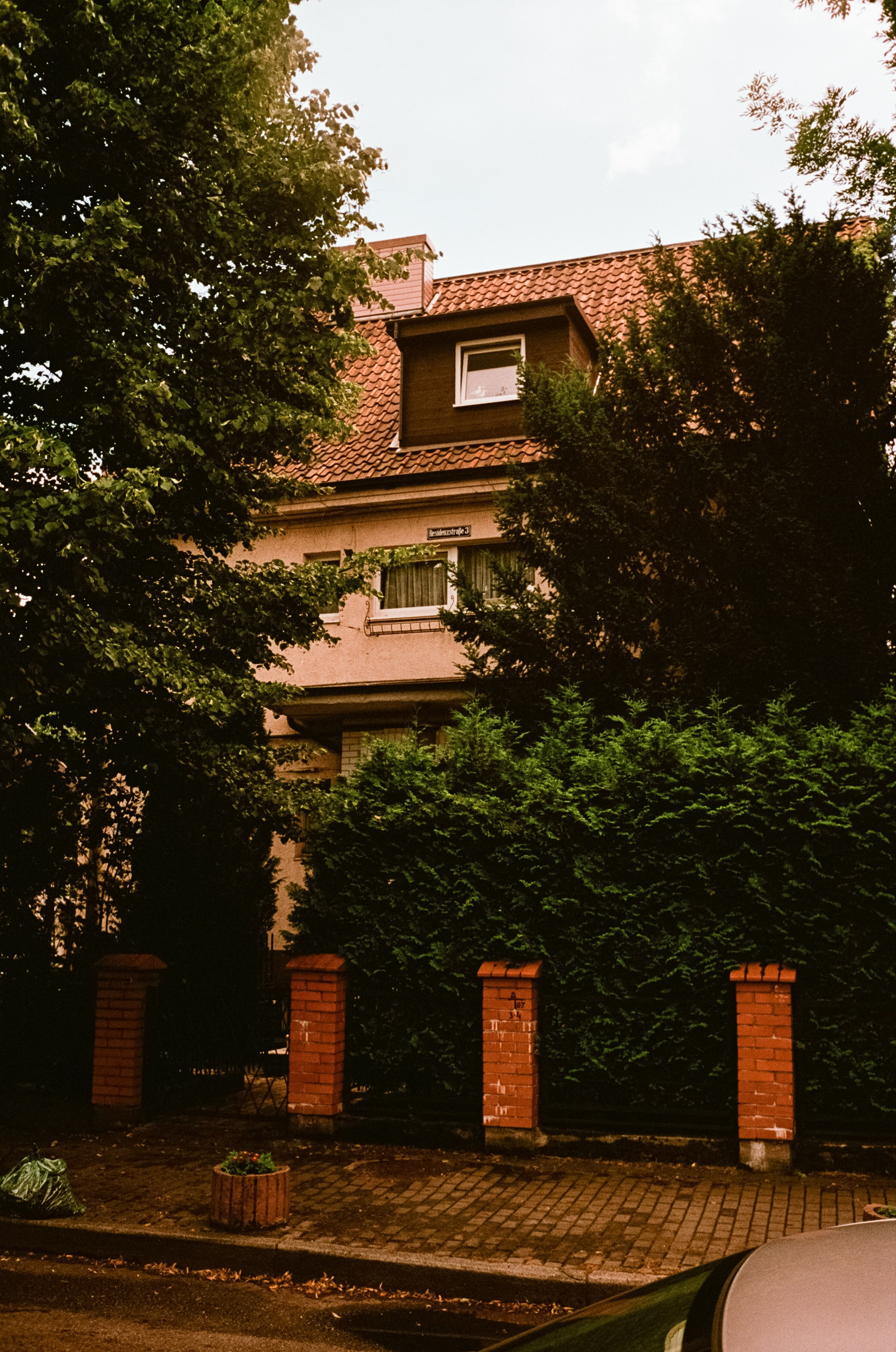 Калининград в солнечный день 7 июля 2024 года / Aerocolor IV / Minox 35GT (2)