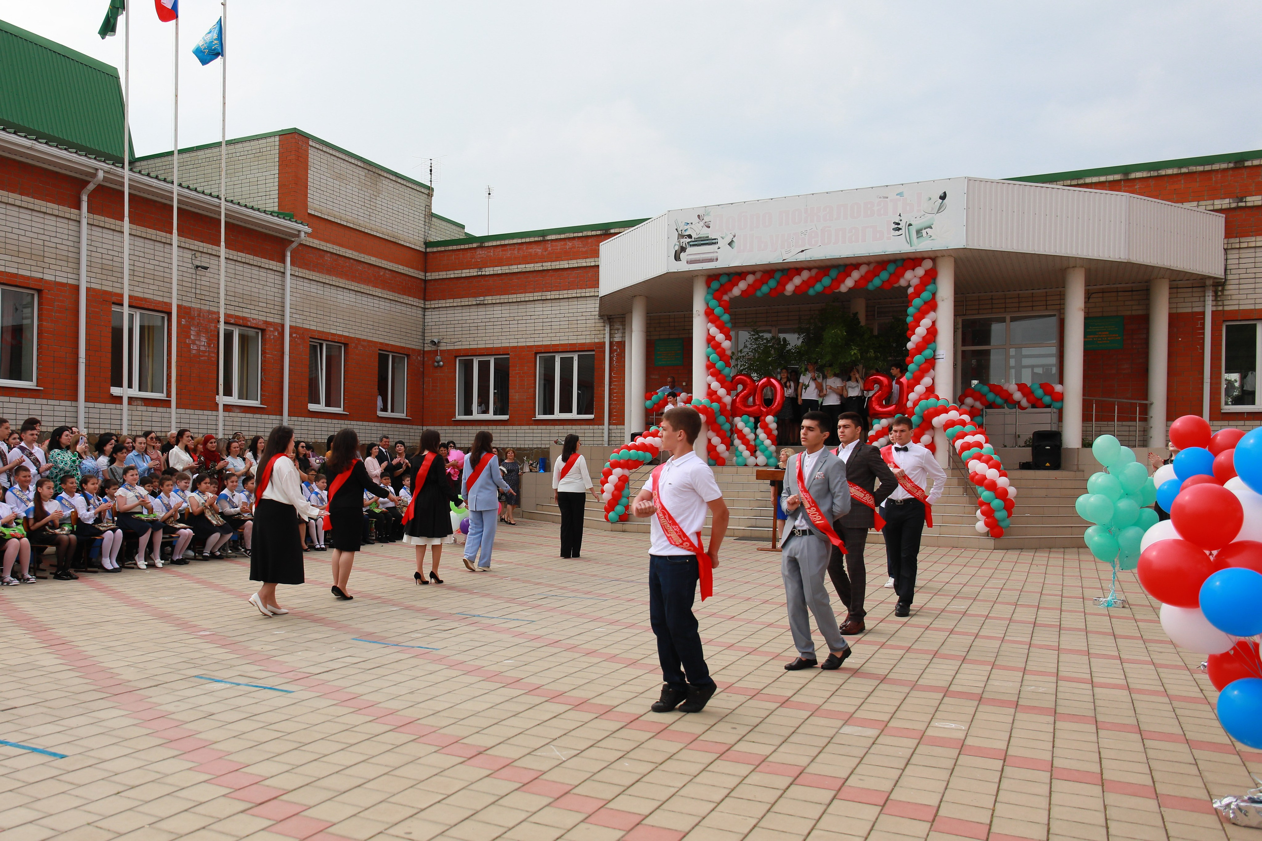 Последний звонок (Школа 2). Детский семейный фотограф Краснодар