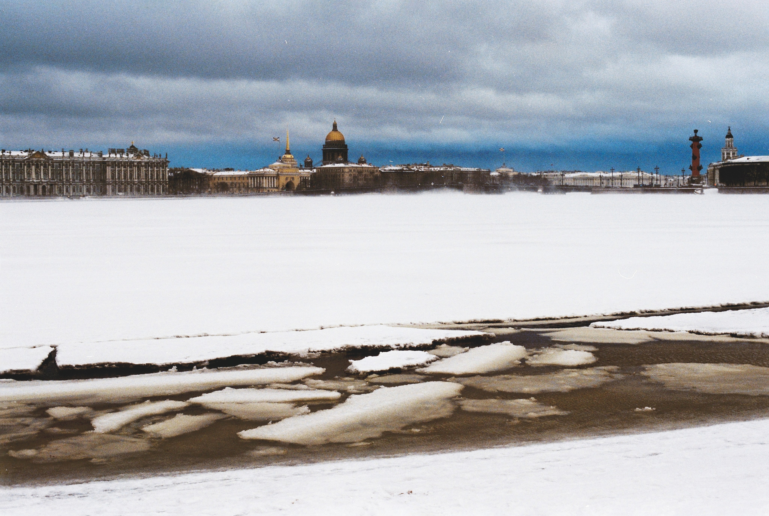 Фотографии цветные. Свадебный и семейный пленочный фотограф в Петербурге Истомина Ирина