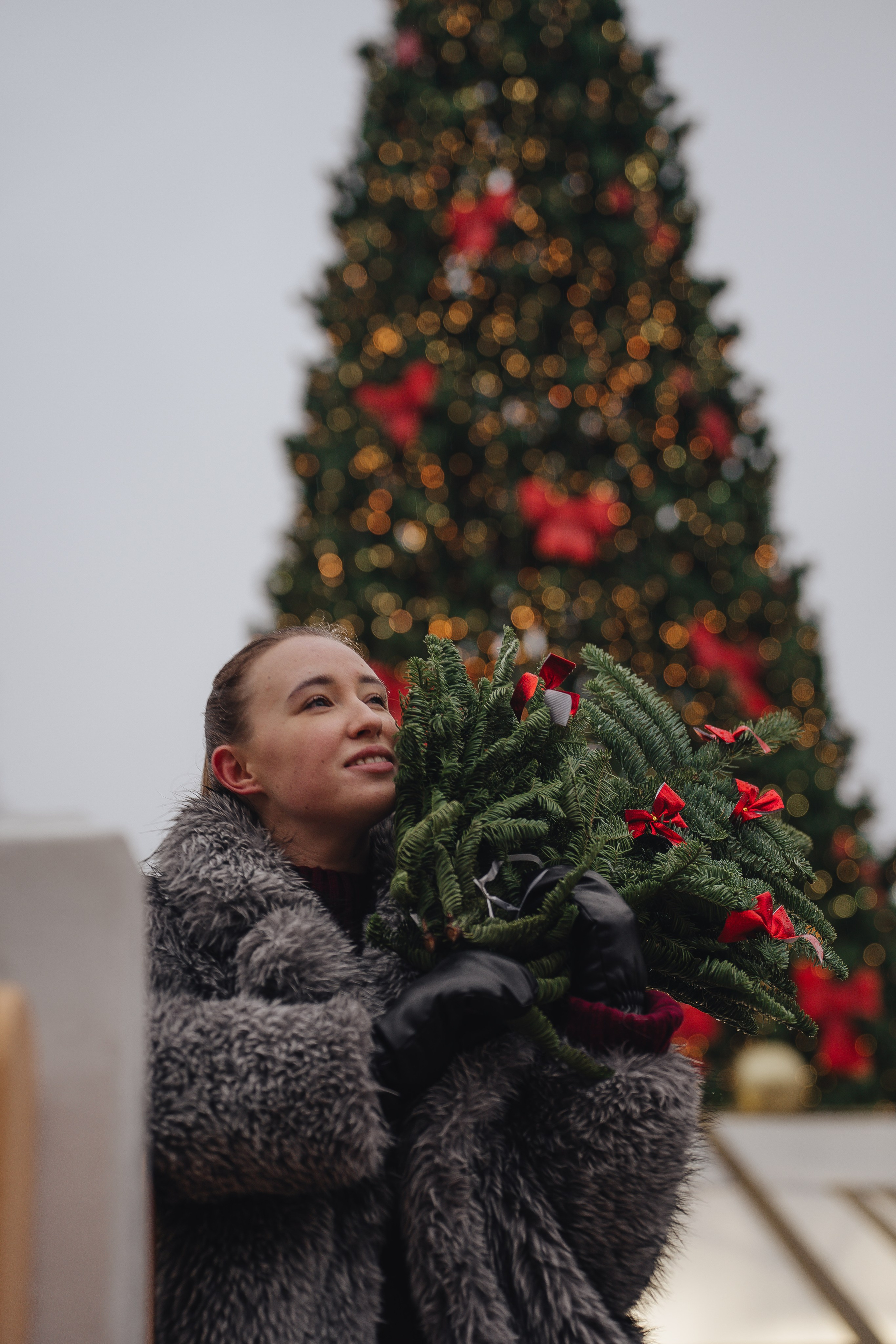 ПРОГУЛКА НА МАНЕЖНОЙ ПЛОЩАДИ ДЛЯ ДЕВУШКИ ПЕРЕД НОВЫМ ГОДОМ (НОВОГОДНЯЯ ФОТОСЕССИИЯ НА МАНЕЖНОЙ ПЛОЩАДИ). Профессиональный фотограф, Санкт-Петербург — Виктория Богомолова