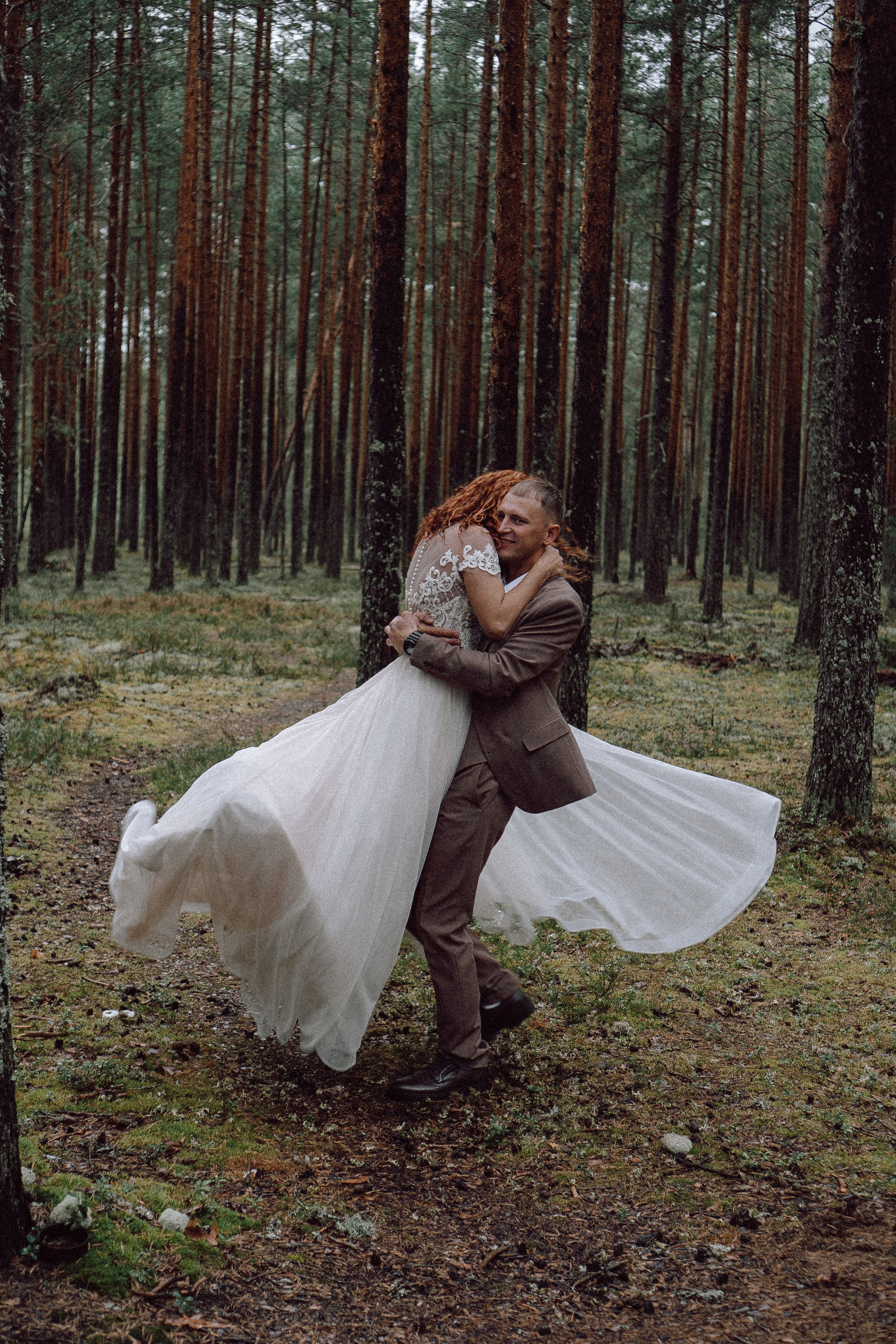 СВАДЕБНАЯ ФОТОСЕССИИЯ ПАРЫ В ГОРОДЕ ПРИОЗЕРСК В СОСНОВОМ ЛЕСУ И С ПИКАПОМ. Профессиональный фотограф, Санкт-Петербург — Виктория Богомолова